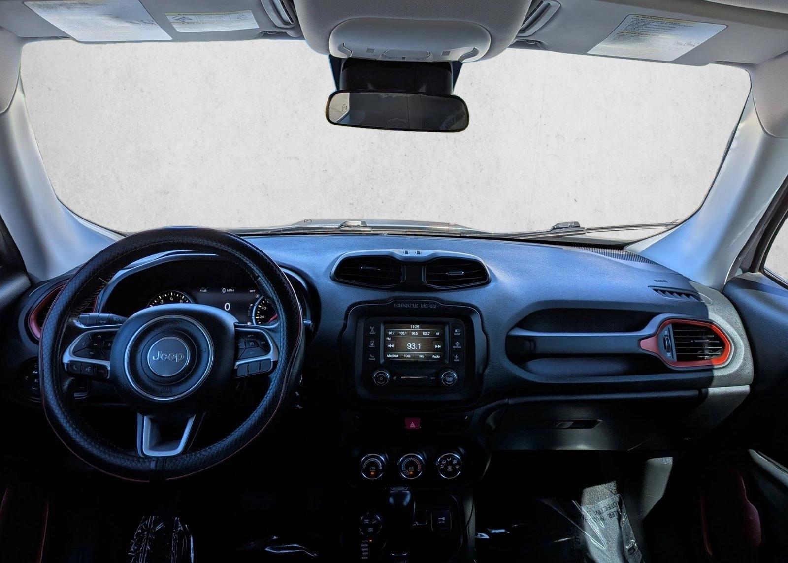 Thumbnail: 2015 Jeep Renegade - 3