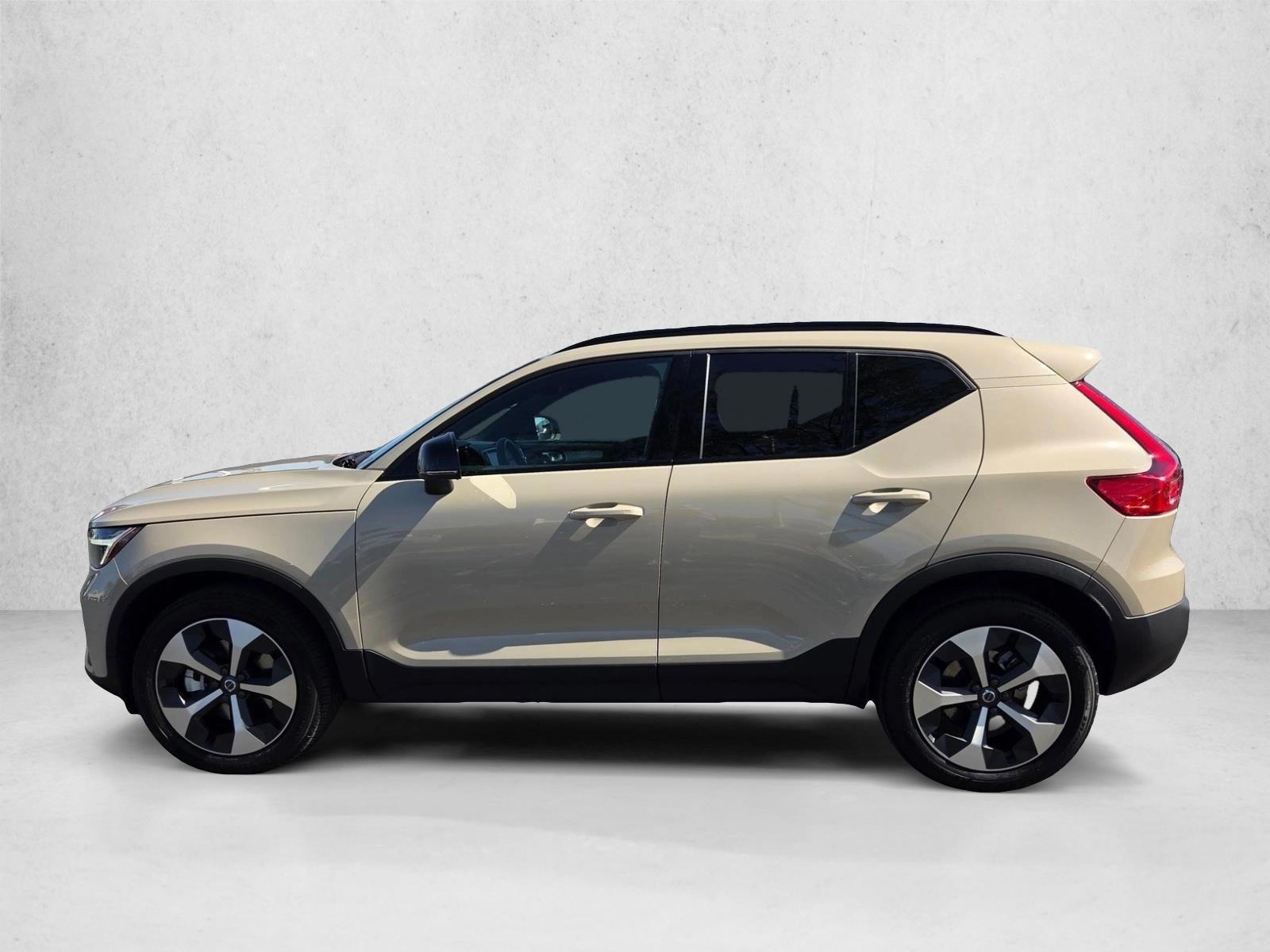 Thumbnail: 2026 Volvo XC40 - 2