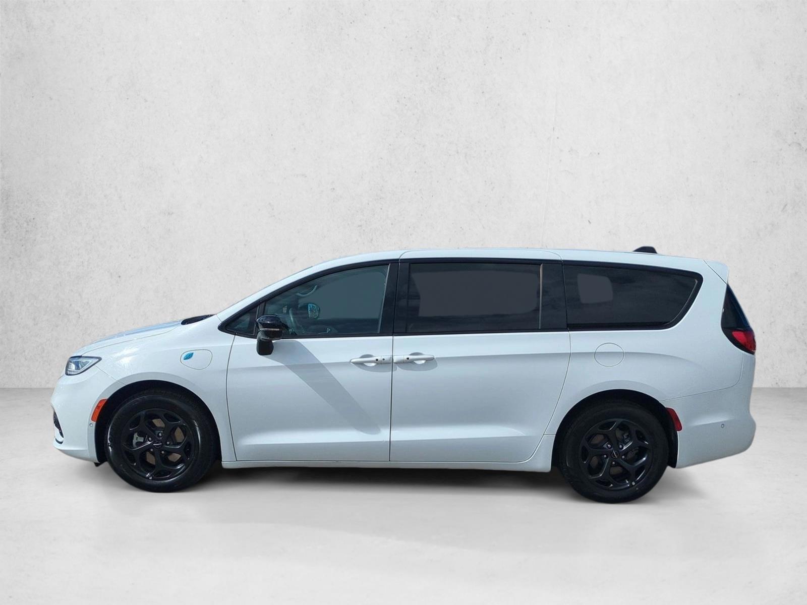 Thumbnail: 2023 Chrysler Pacifica - 2