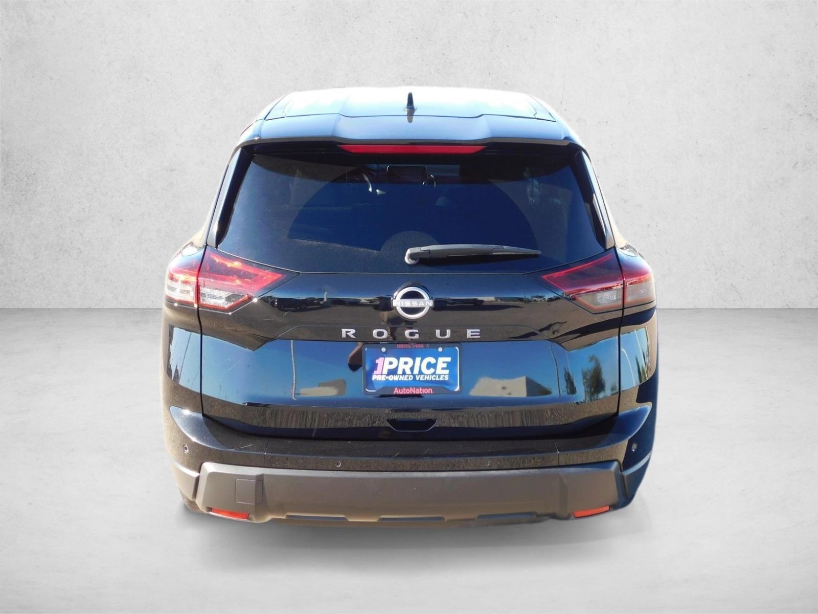 2025 Nissan Rogue SV - Photo 11