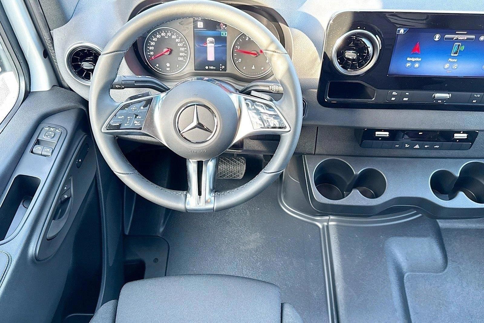 Thumbnail: 2026 Mercedes-Benz Sprinter - 3