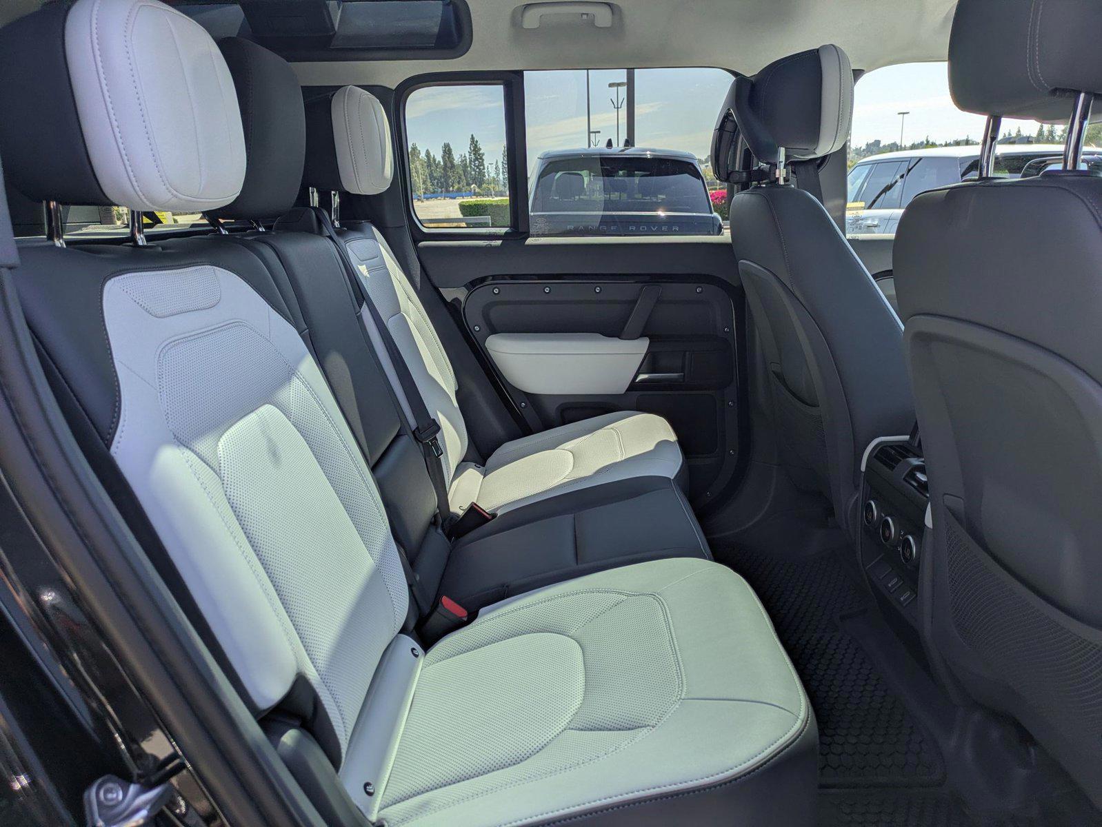 2026 Land Rover Defender X - Photo 21