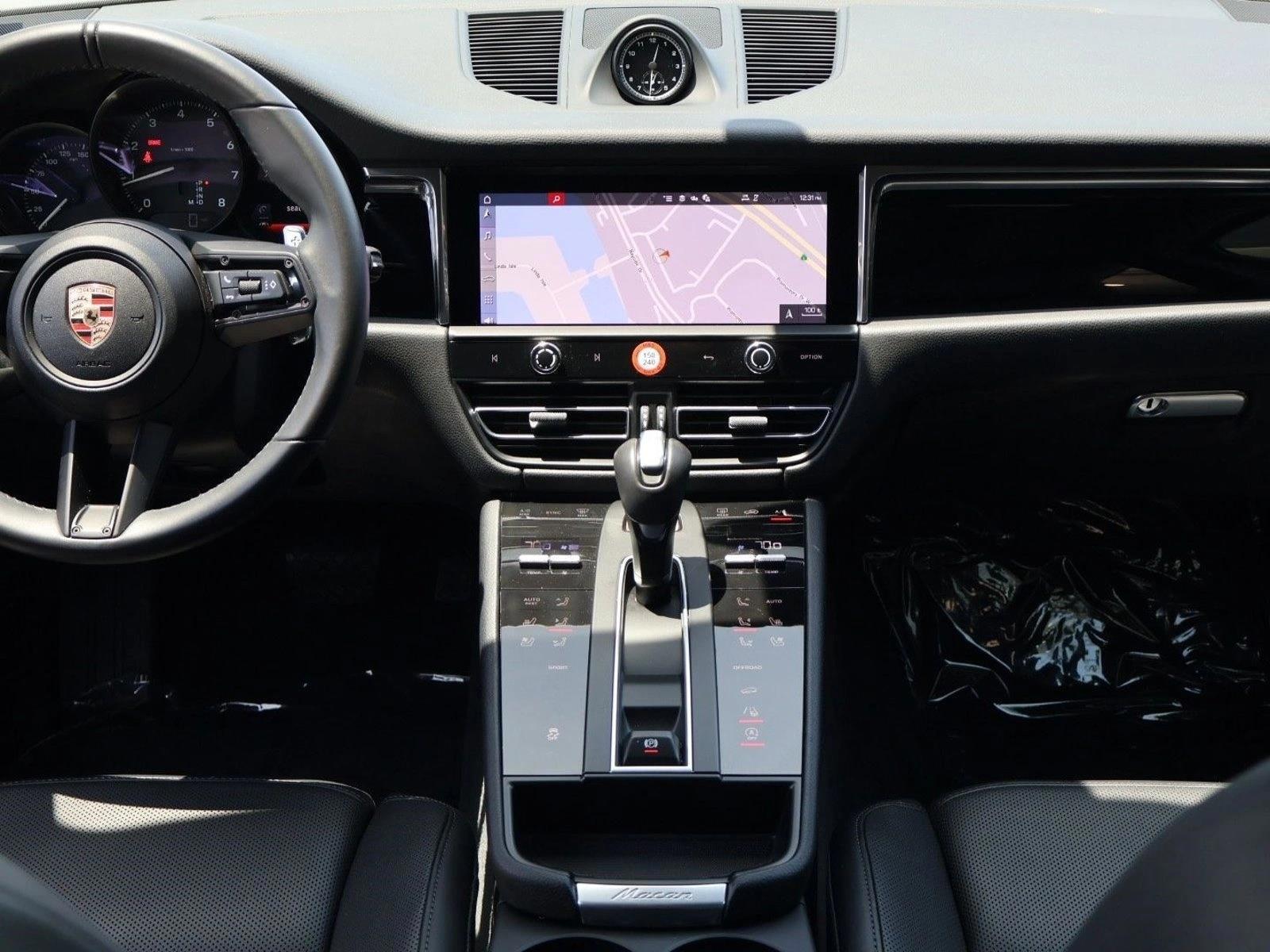Thumbnail: 2025 Porsche Macan - 3
