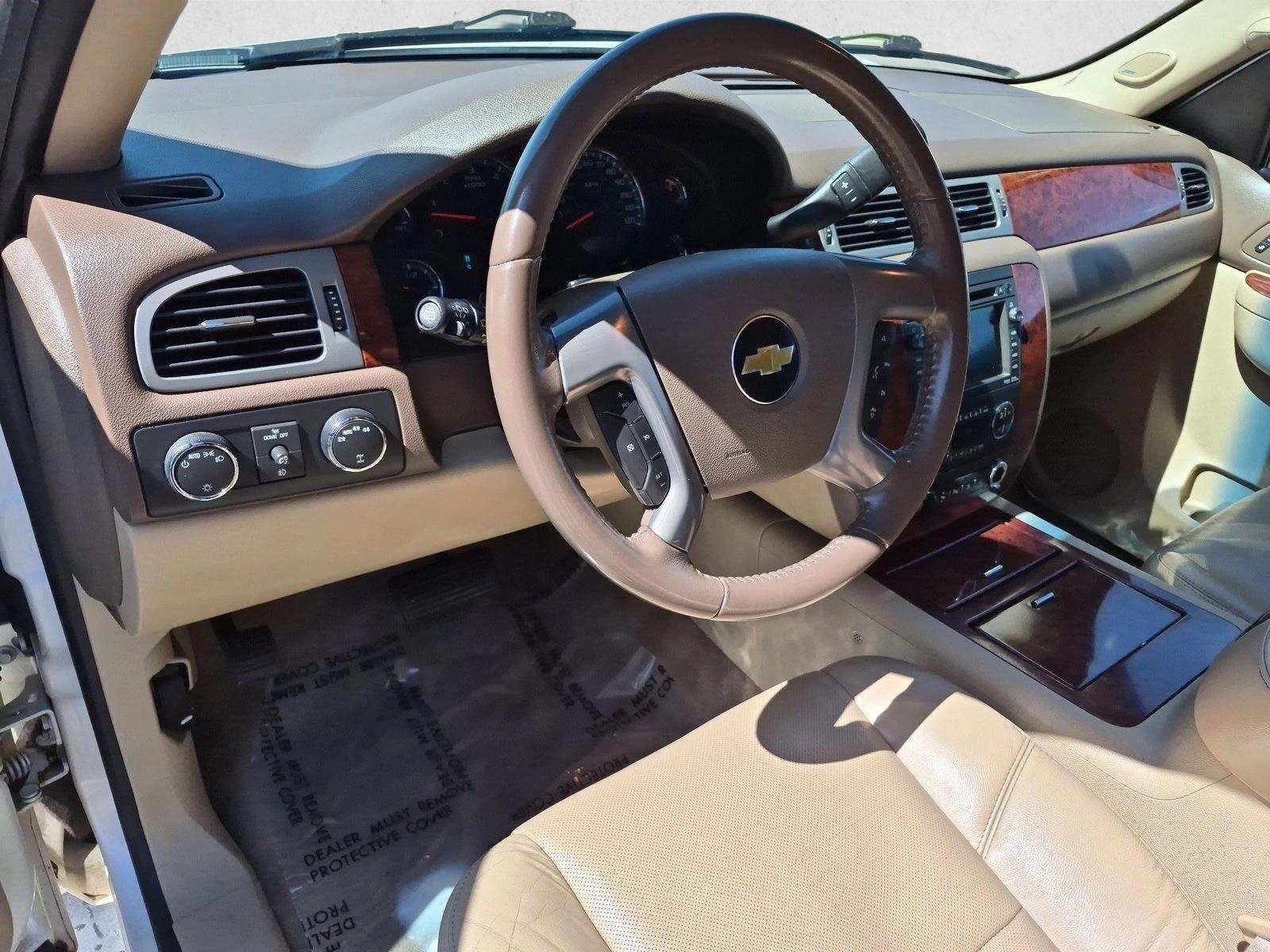 Thumbnail: 2011 Chevrolet Suburban - 3