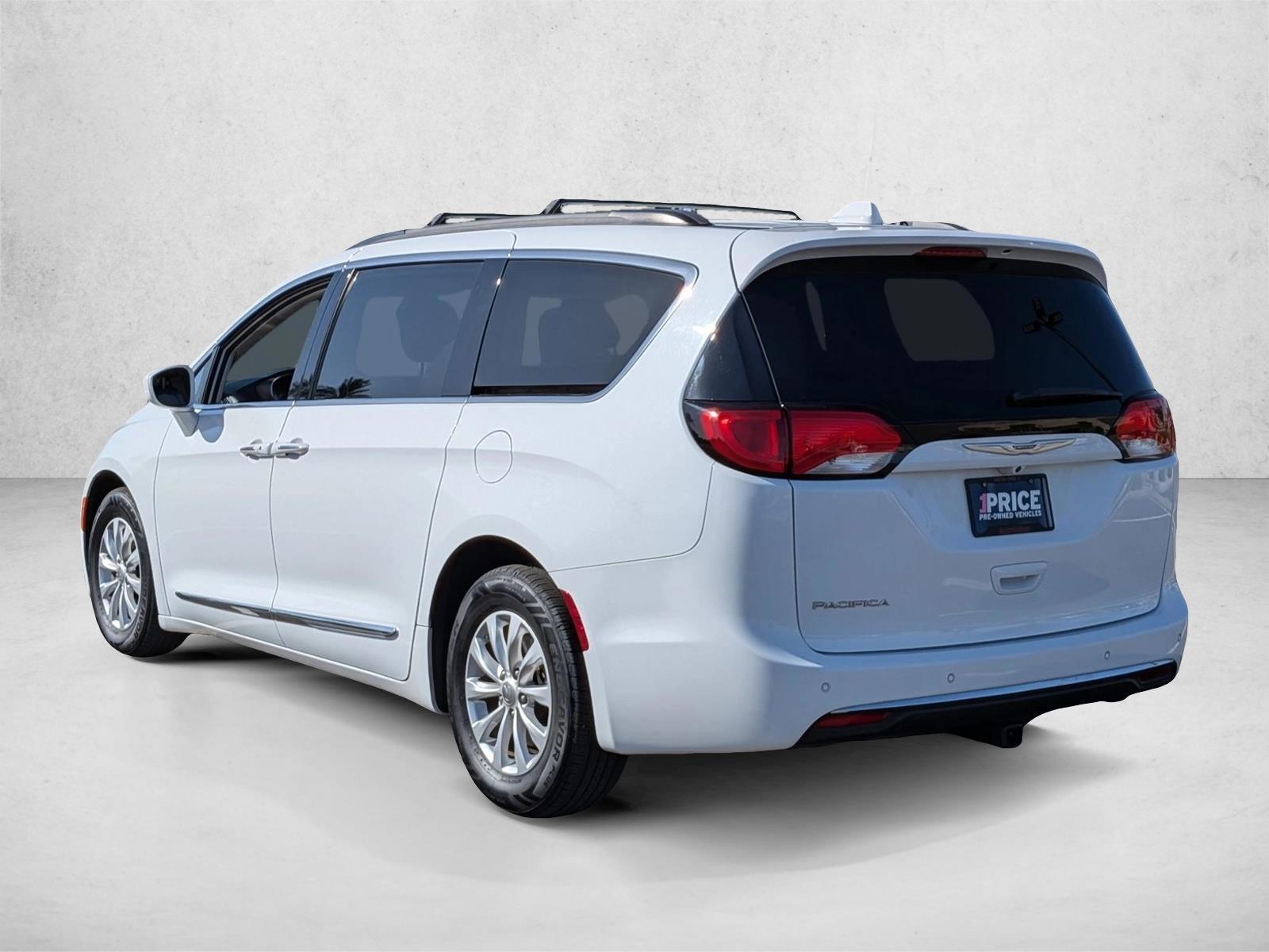2017 Chrysler Pacifica Touring-L - Photo 9
