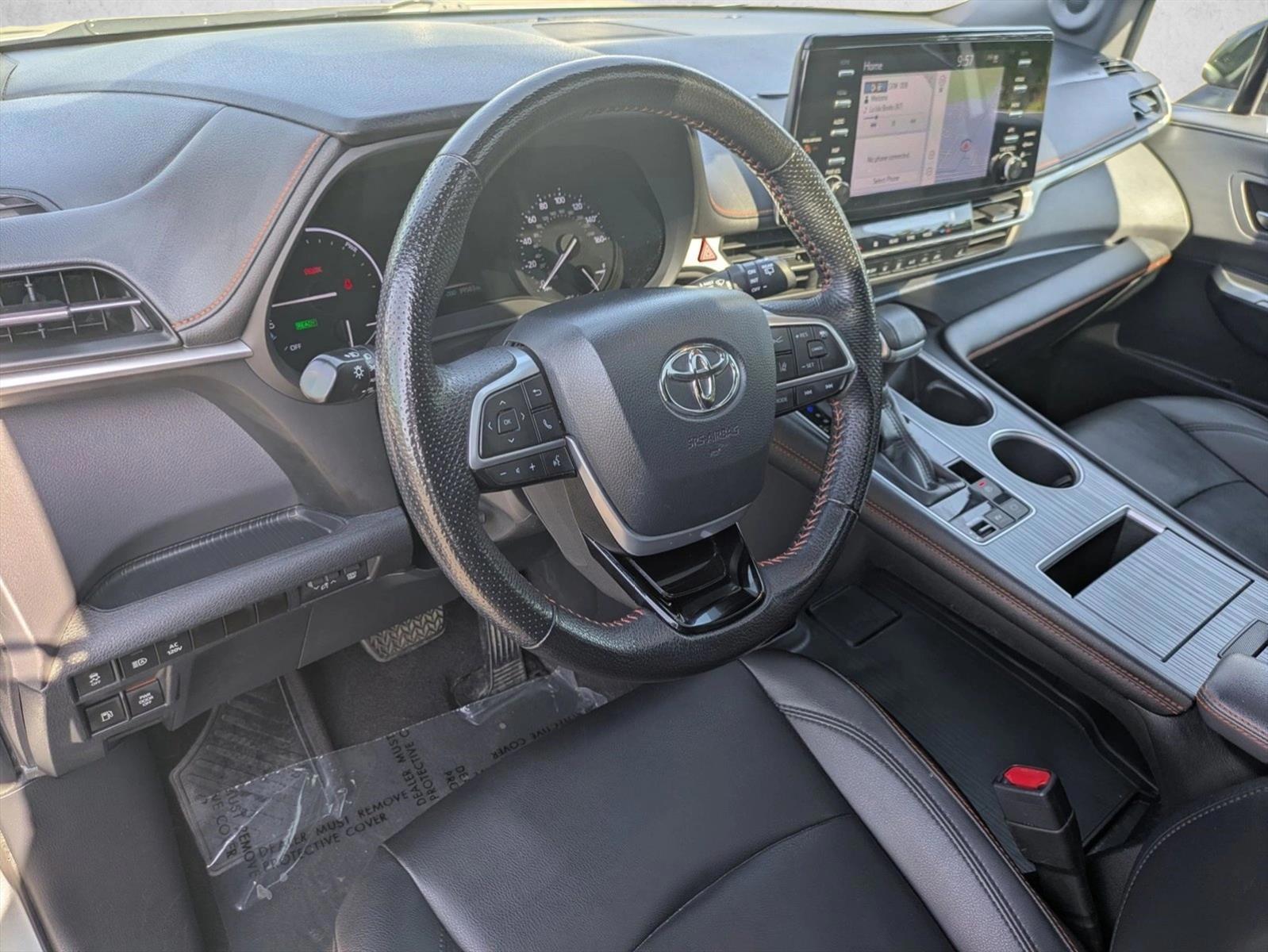 Thumbnail: 2021 Toyota Sienna - 3