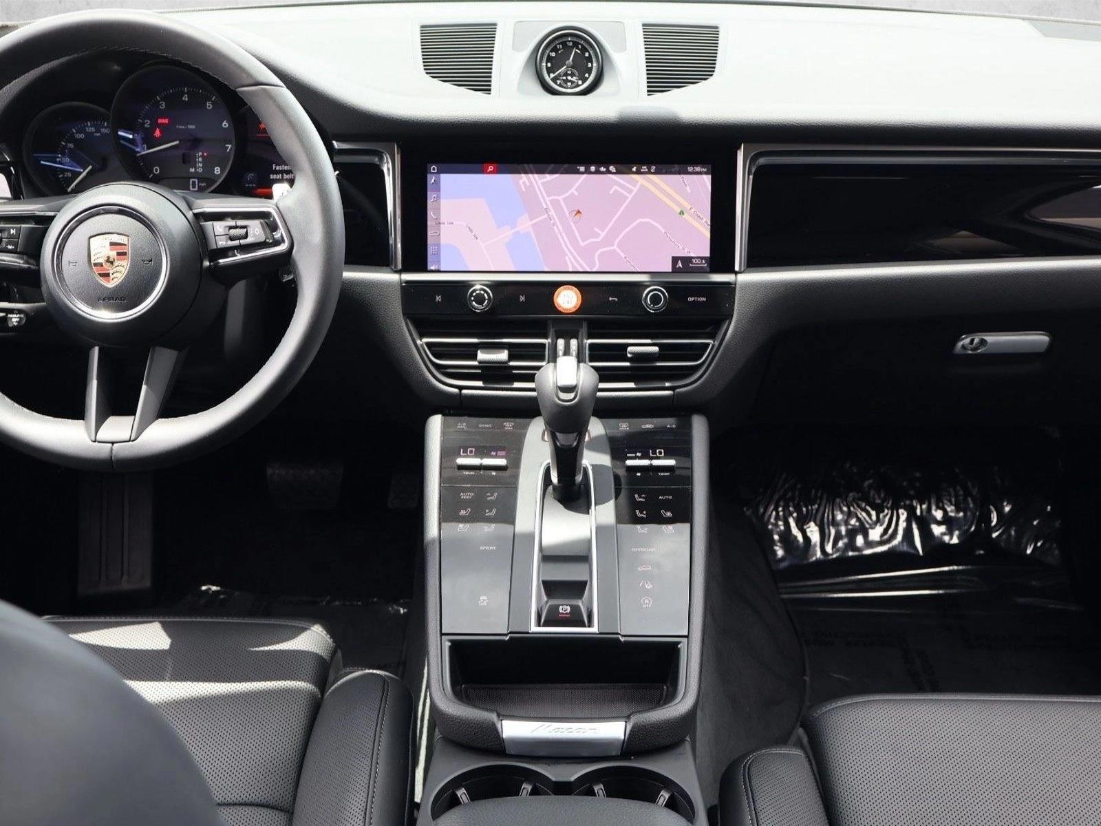 Thumbnail: 2026 Porsche Macan - 4