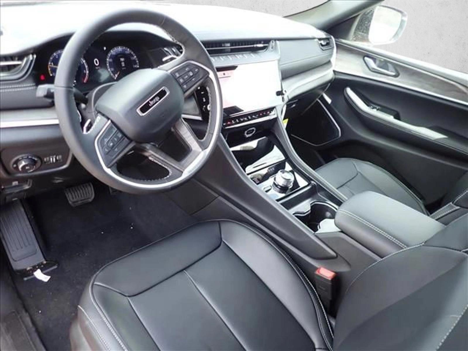 Thumbnail: 2026 Jeep Grand Cherokee - 3