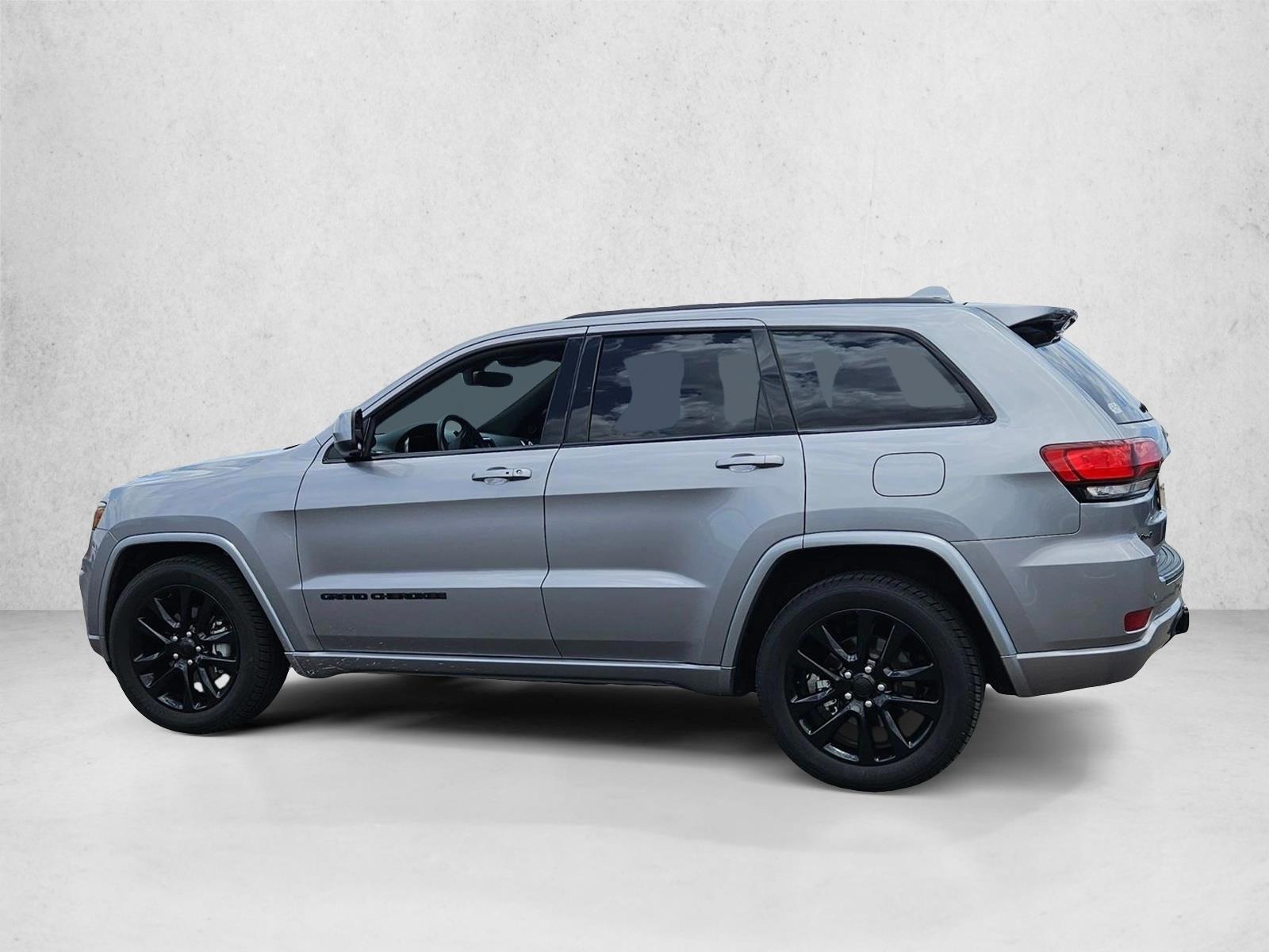 Thumbnail: 2017 Jeep Grand Cherokee - 2