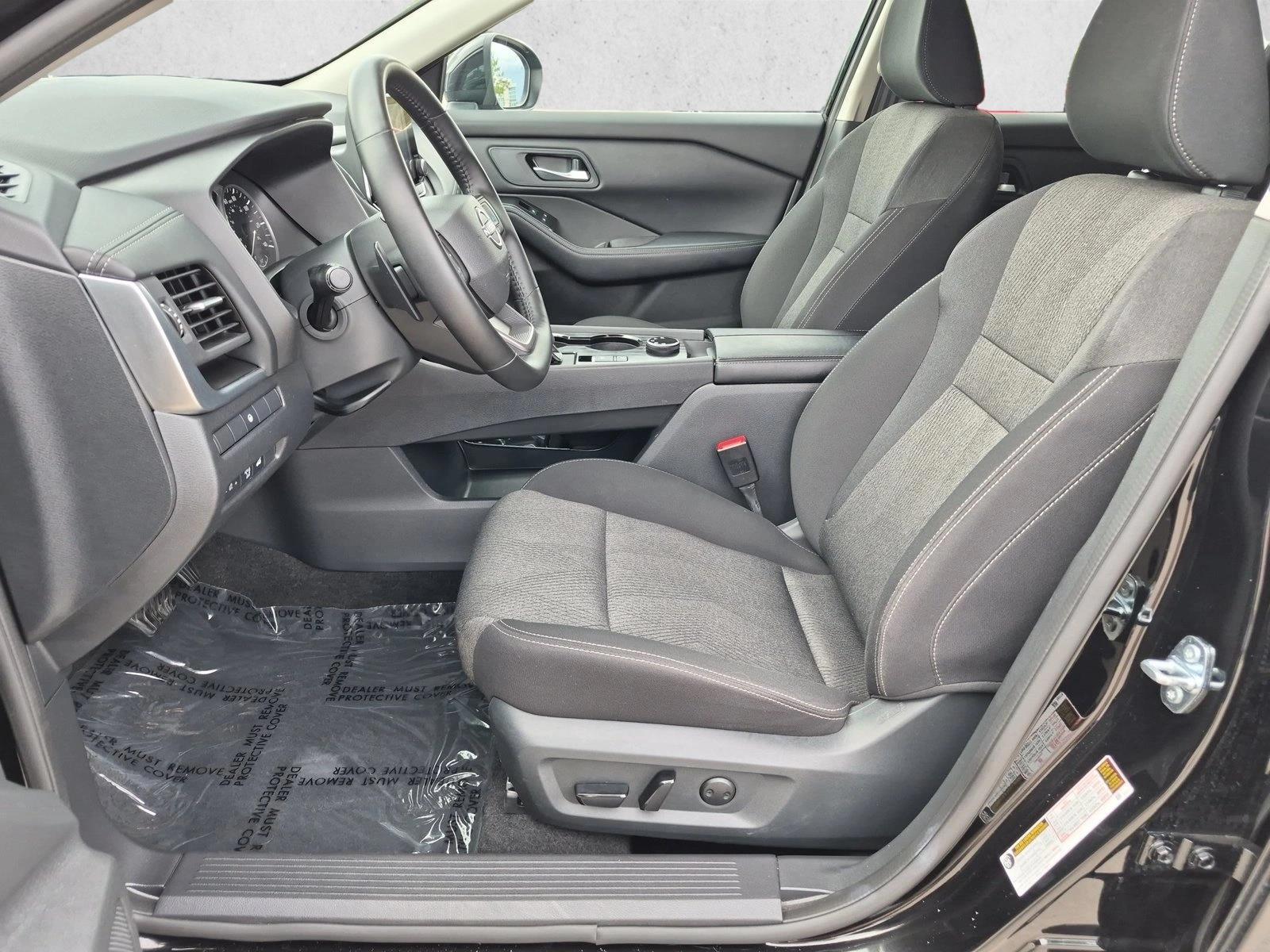2025 Nissan Rogue SV - Photo 16