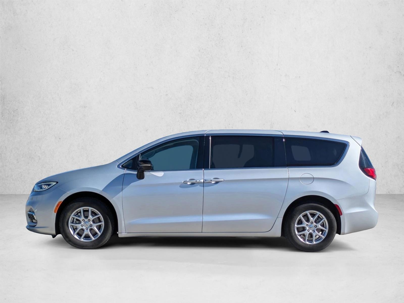 Thumbnail: 2024 Chrysler Pacifica - 2