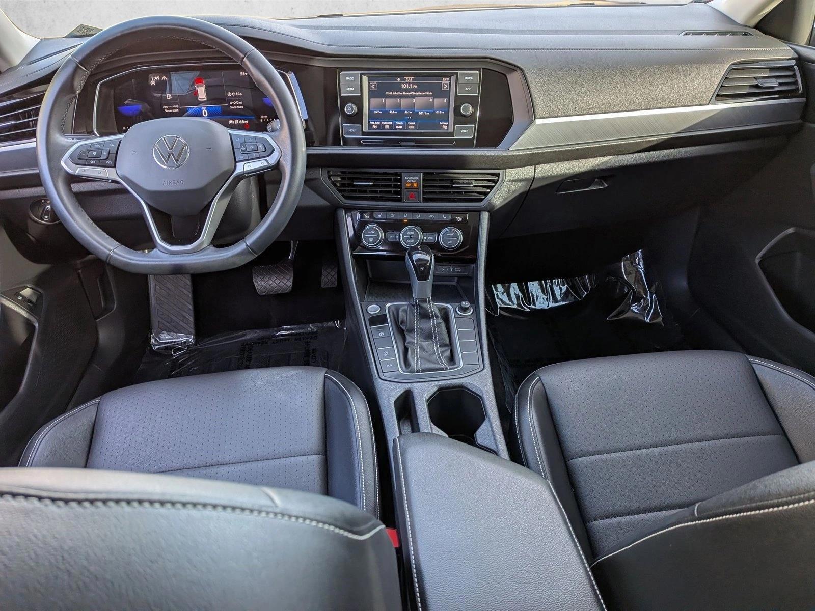 Thumbnail: 2023 Volkswagen Jetta - 3
