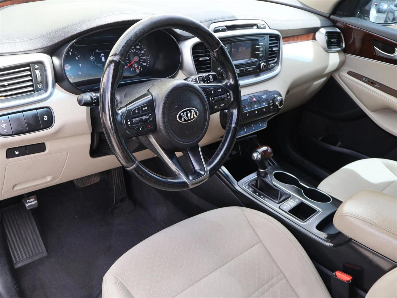 Thumbnail: 2016 Kia Sorento - 3