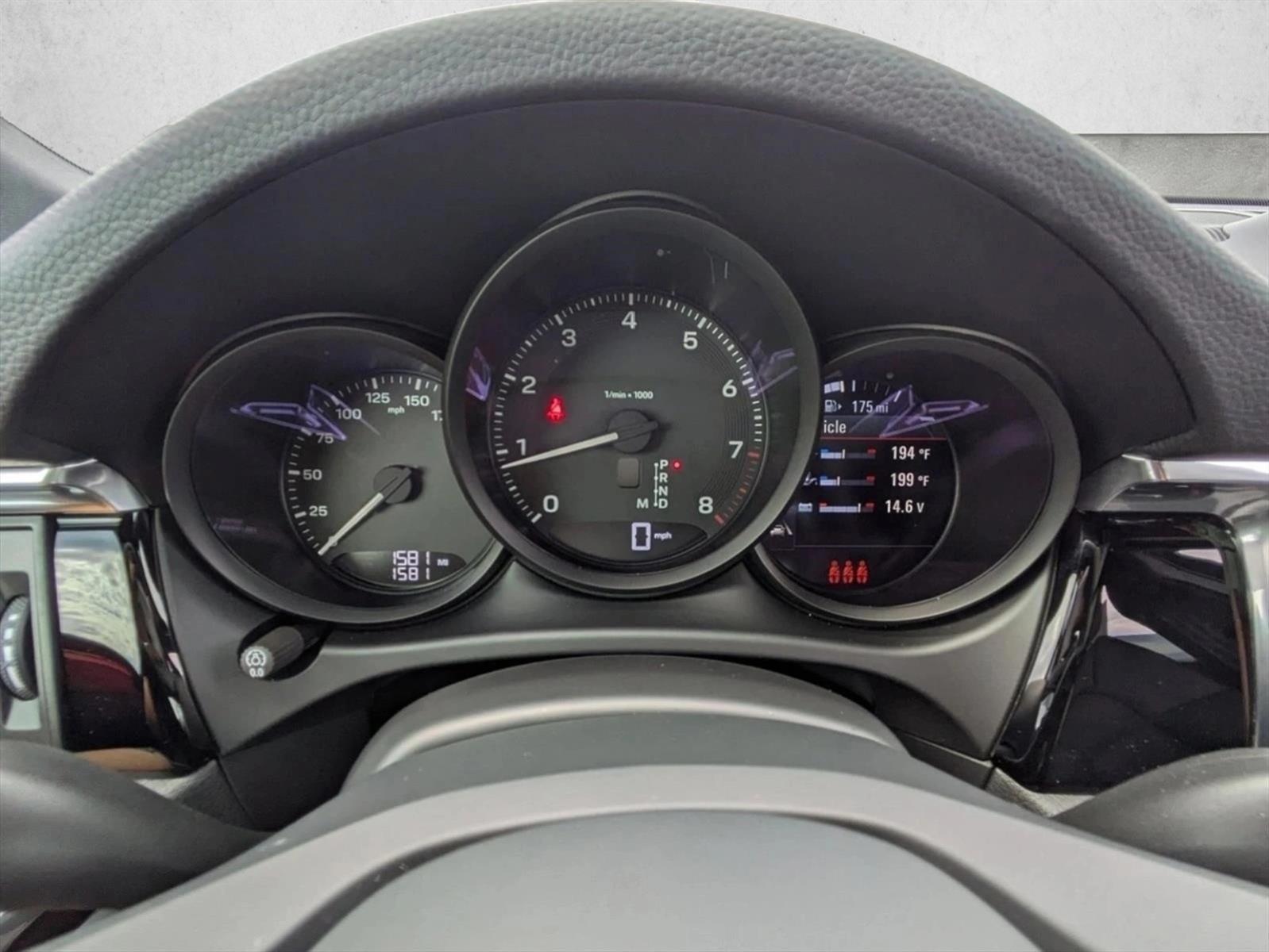 2025 Porsche Macan T - Photo 16