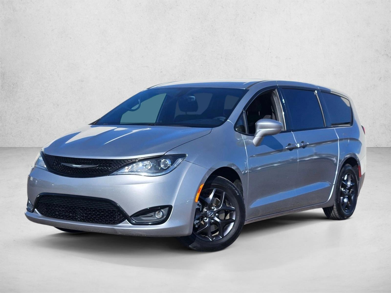 2018 Chrysler Pacifica Touring Plus's photo