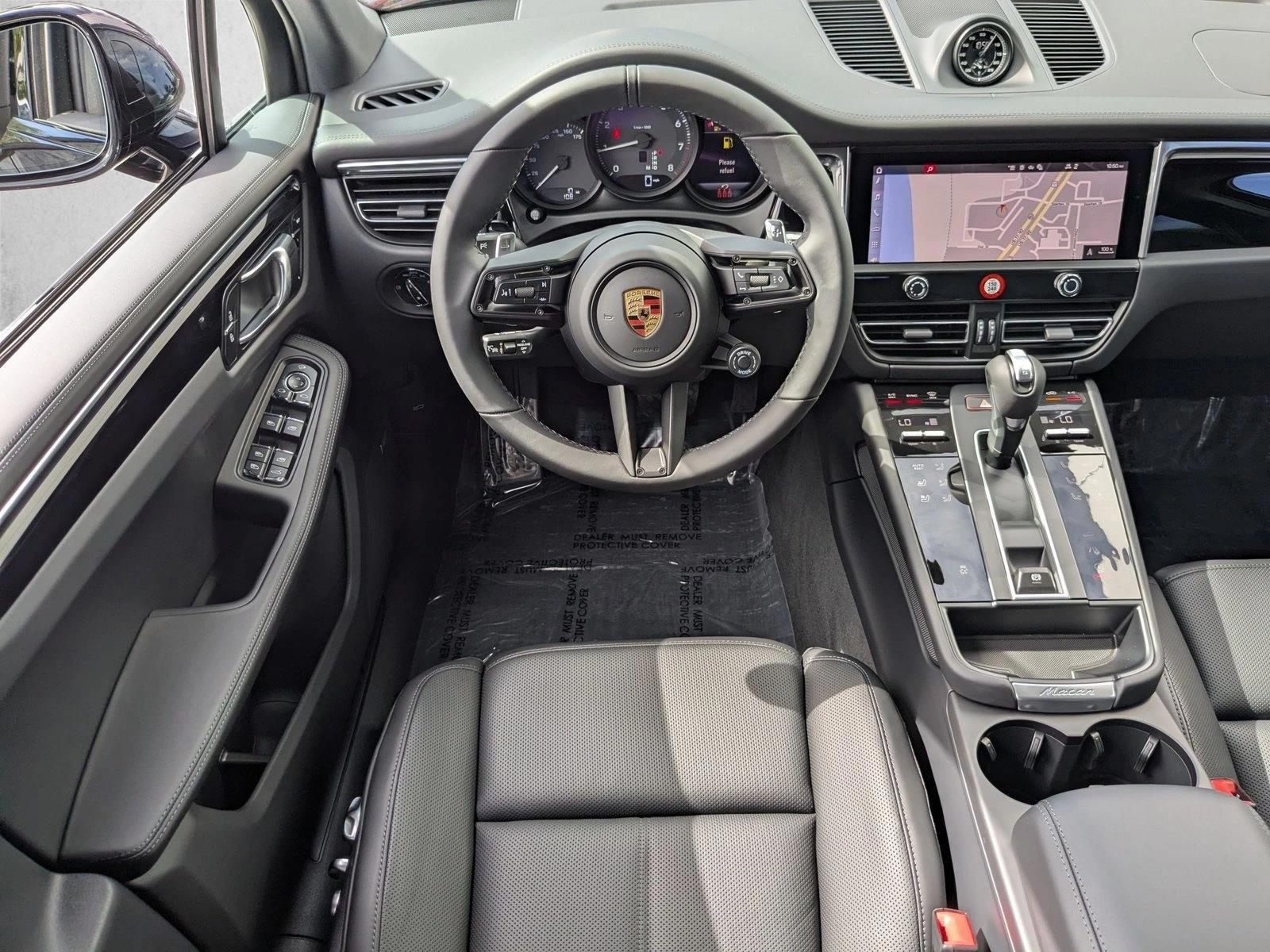 Thumbnail: 2025 Porsche Macan - 3