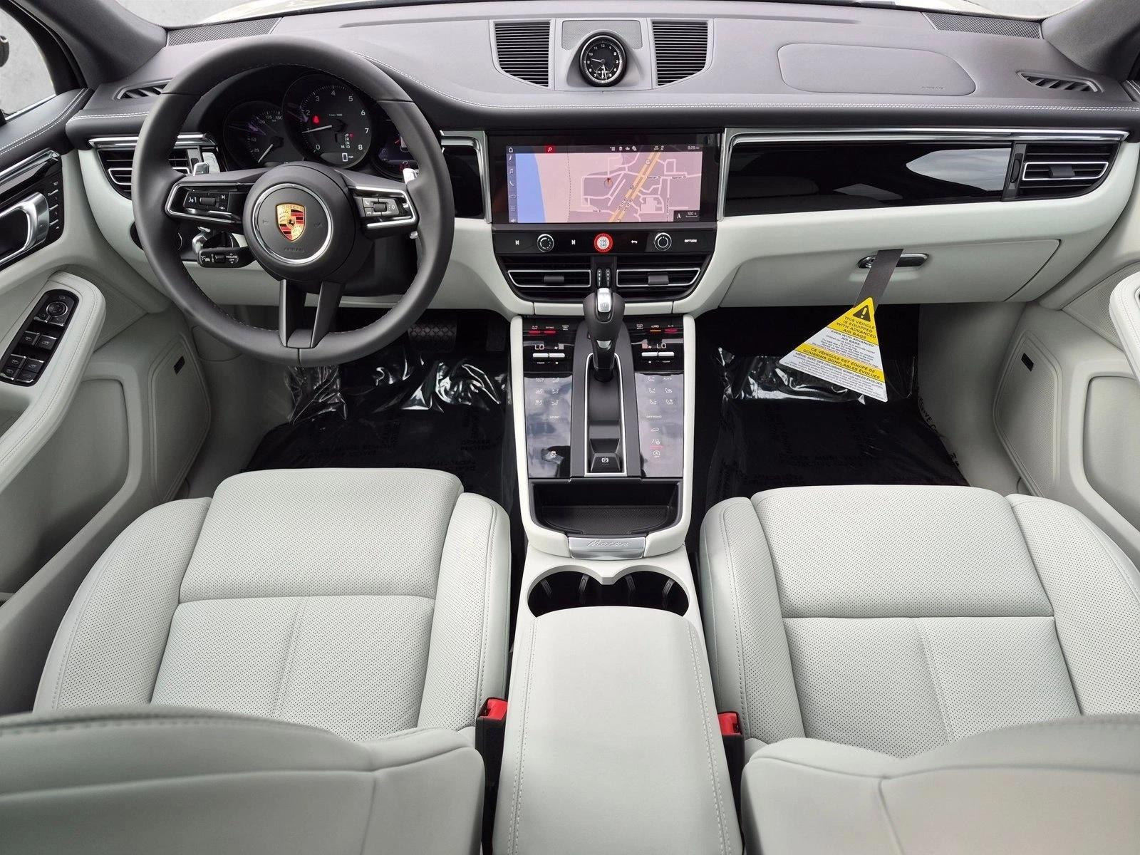 Thumbnail: 2026 Porsche Macan - 4