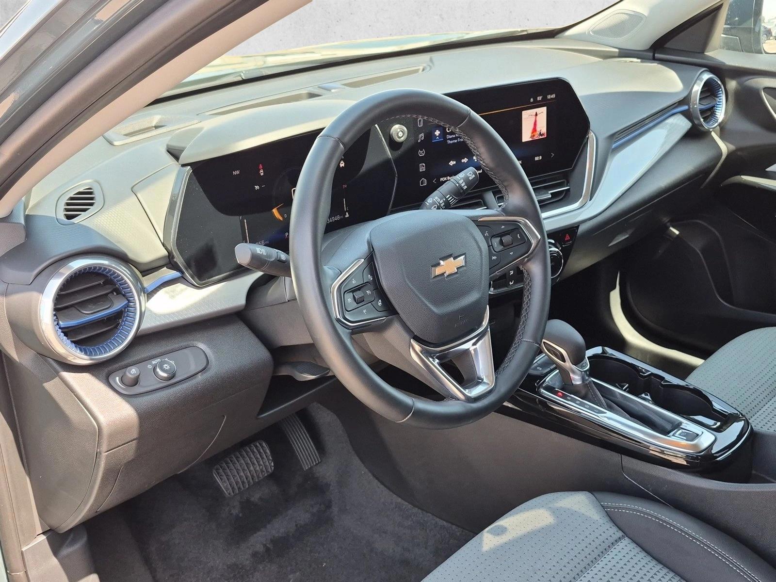2025 Chevrolet Trax LT - Photo 10
