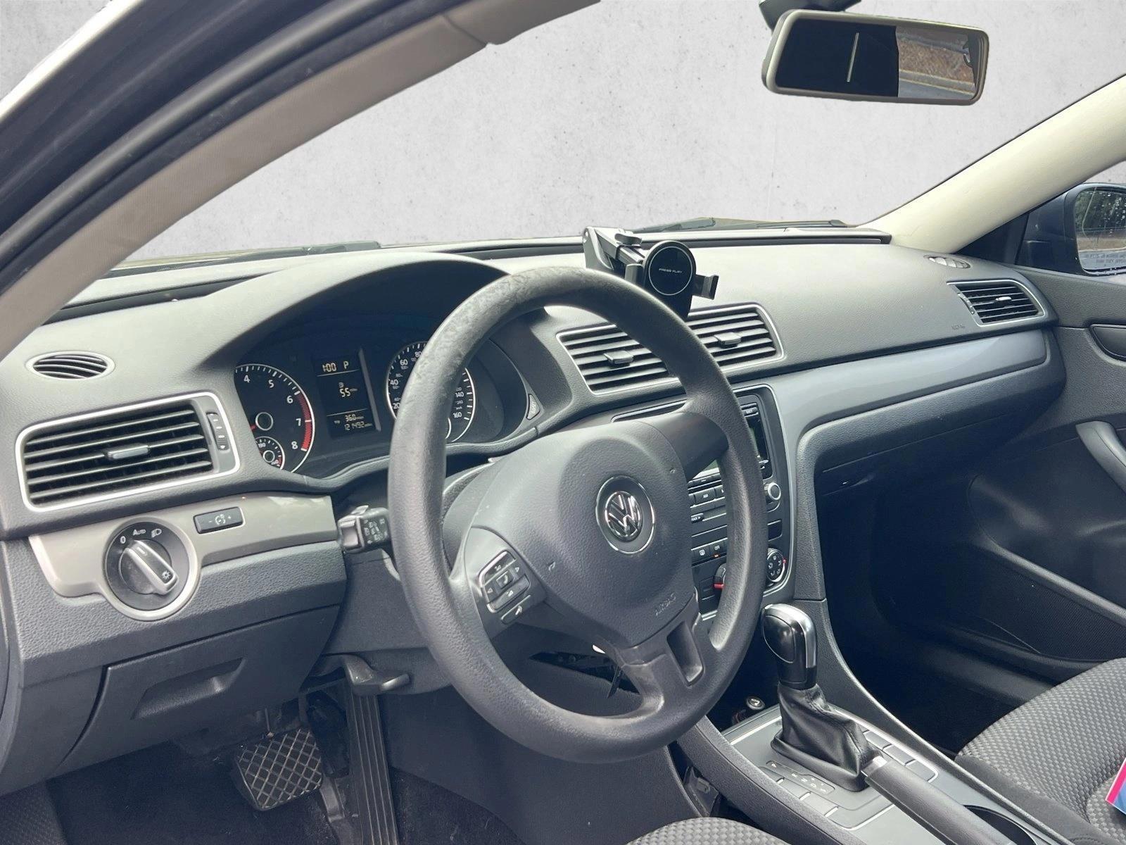 Thumbnail: 2013 Volkswagen Passat - 3