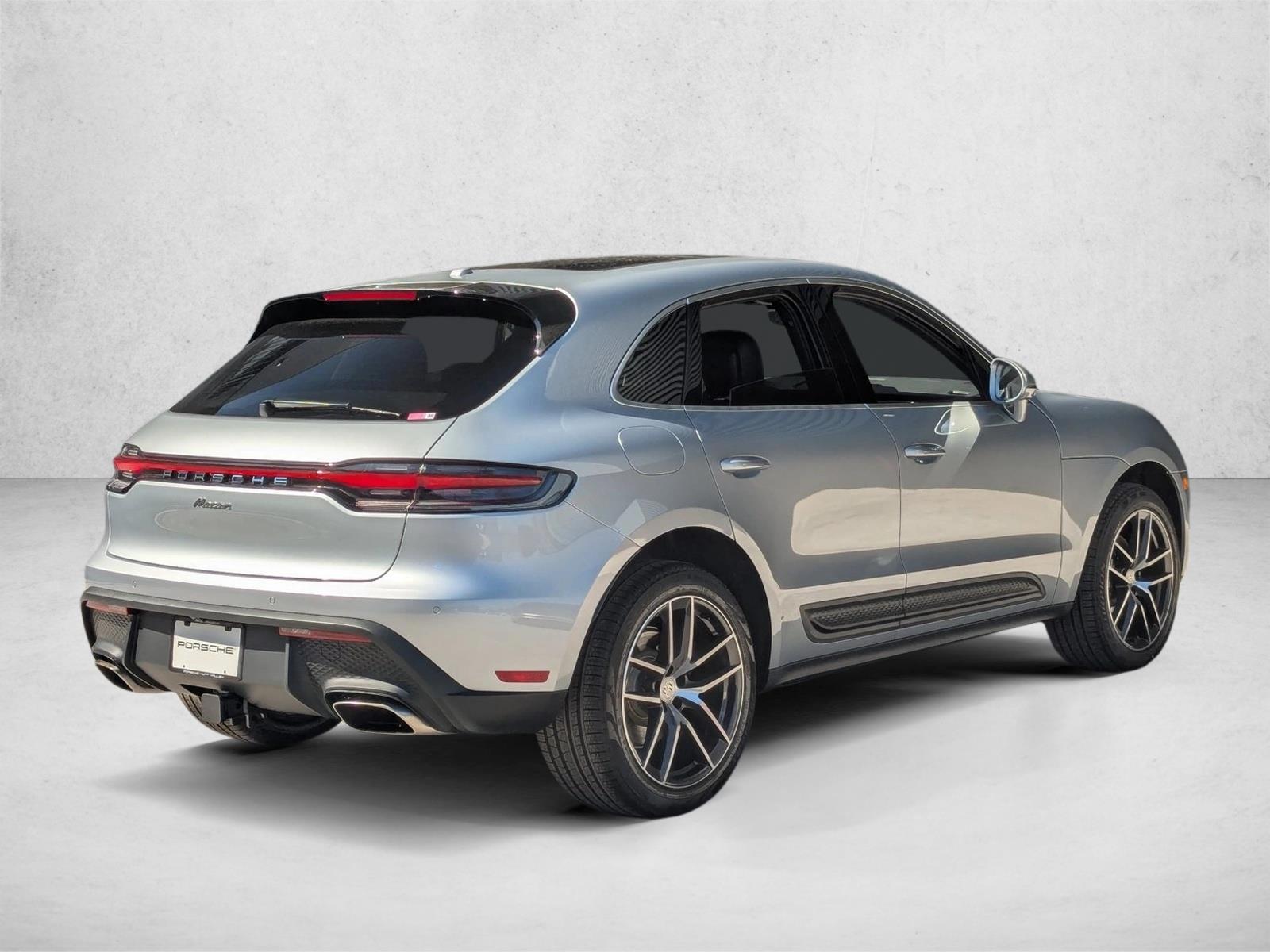 2026 Porsche Macan T - Photo 9
