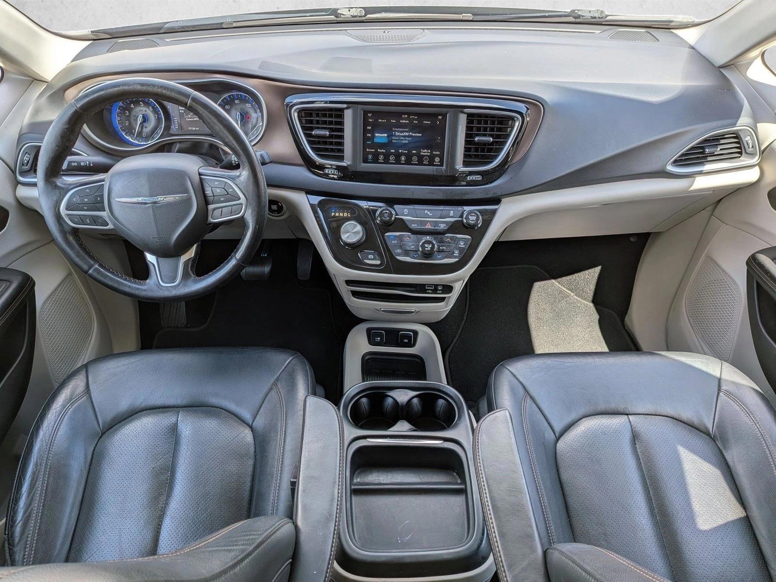 Thumbnail: 2019 Chrysler Pacifica - 3