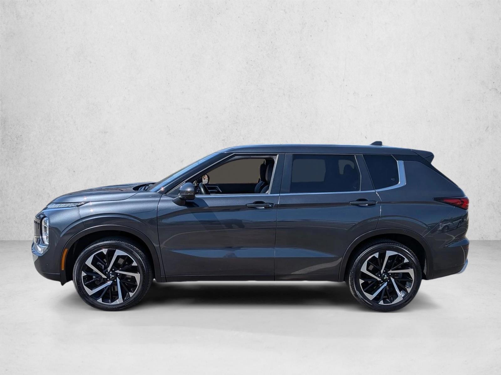 Thumbnail: 2024 Mitsubishi Outlander - 2