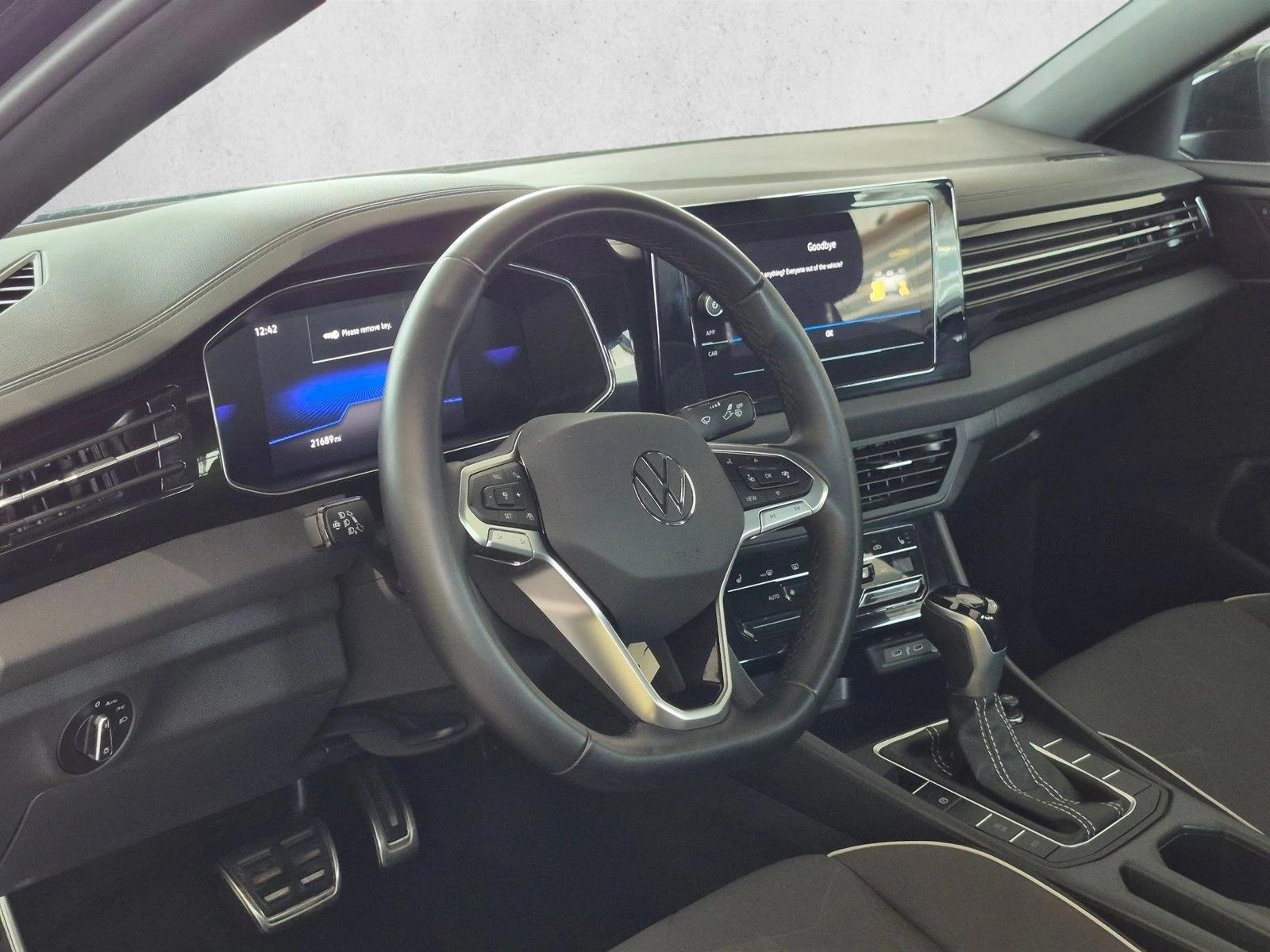 Thumbnail: 2025 Volkswagen Jetta - 3