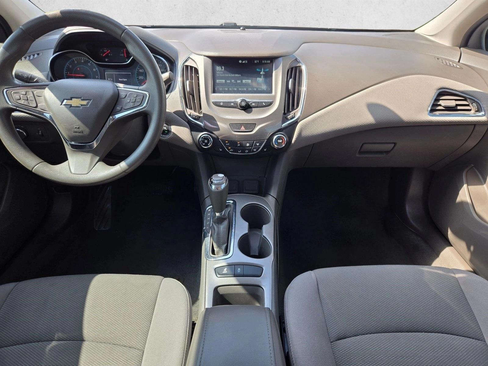 Thumbnail: 2018 Chevrolet Cruze - 3