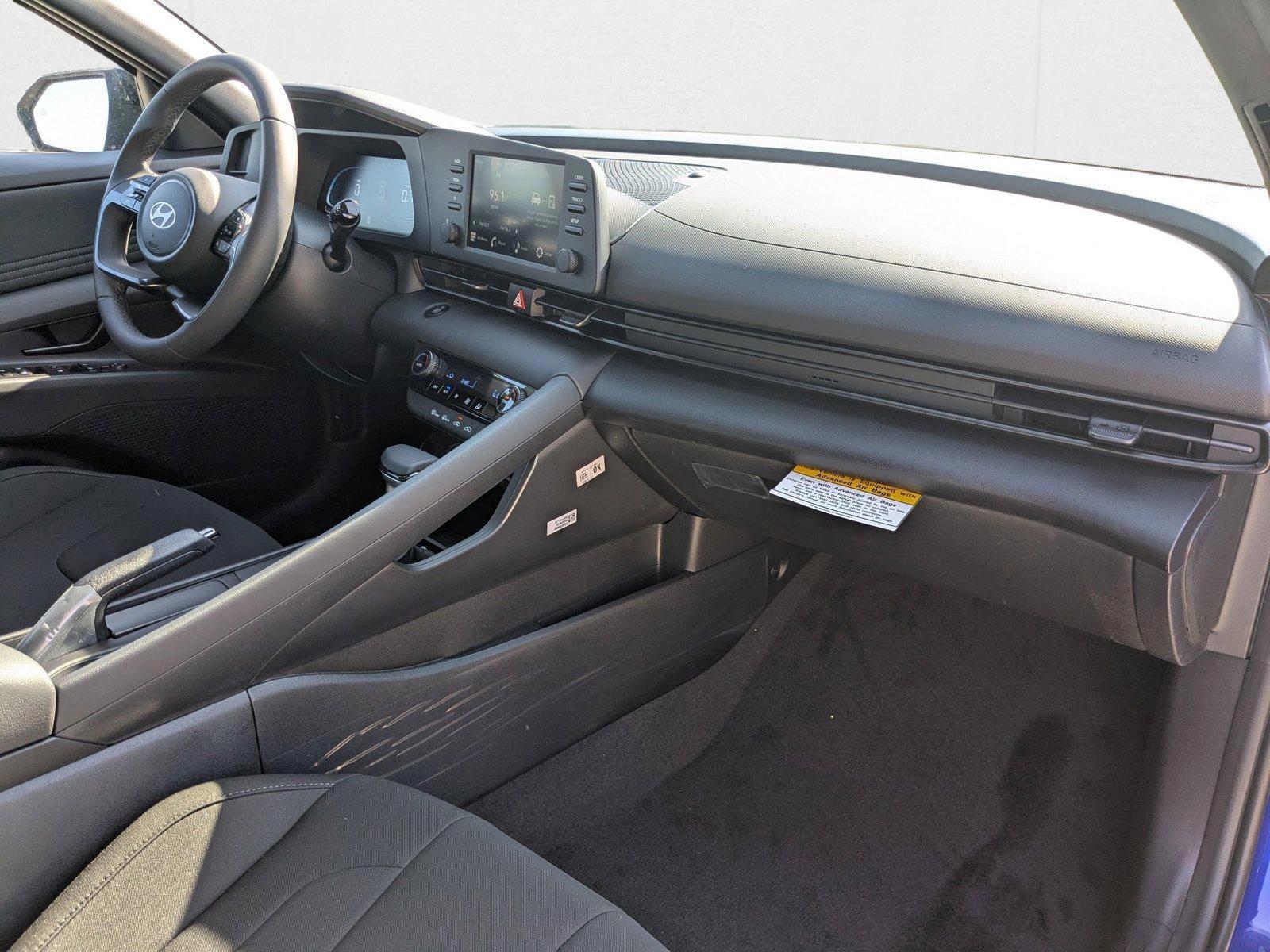 2025 Hyundai Elantra SEL - Photo 22