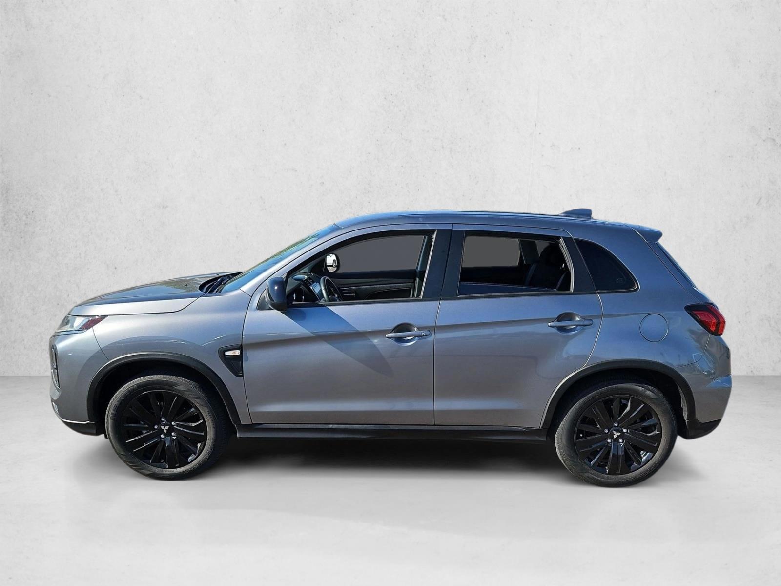 Thumbnail: 2023 Mitsubishi Outlander - 2