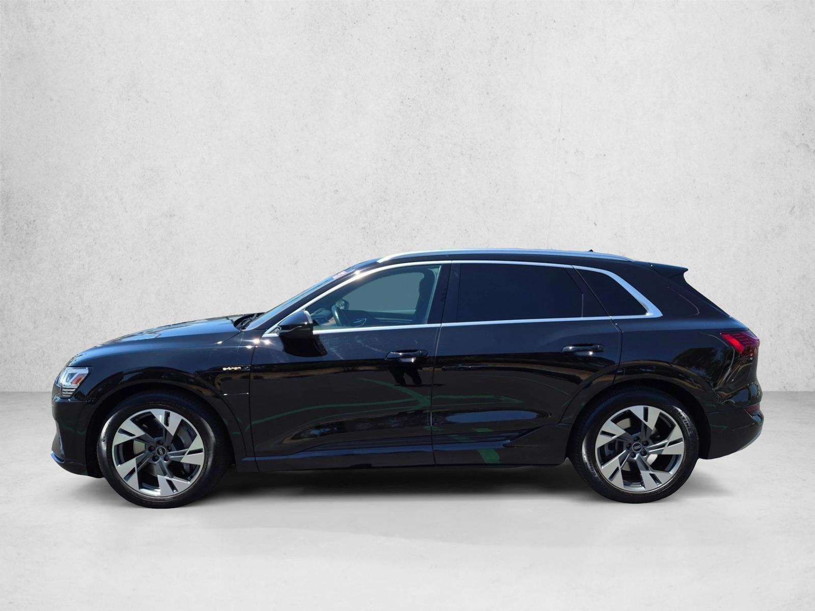 Thumbnail: 2022 Audi e-tron - 2