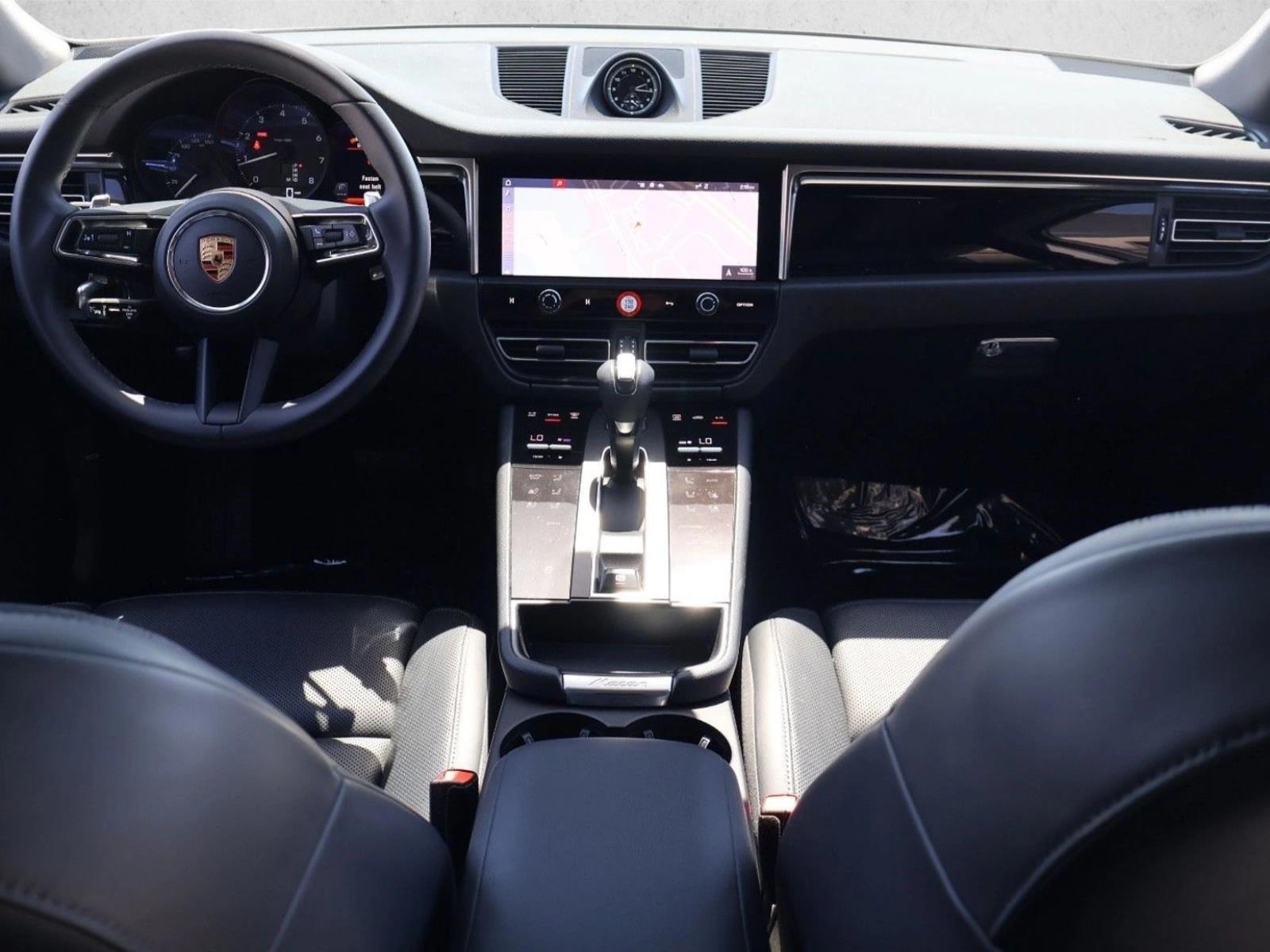 Thumbnail: 2024 Porsche Macan - 3