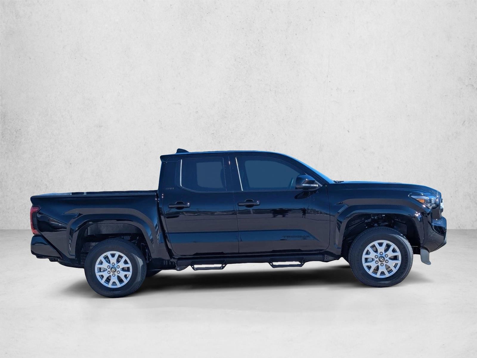 2025 Toyota Tacoma SR5 - Photo 8