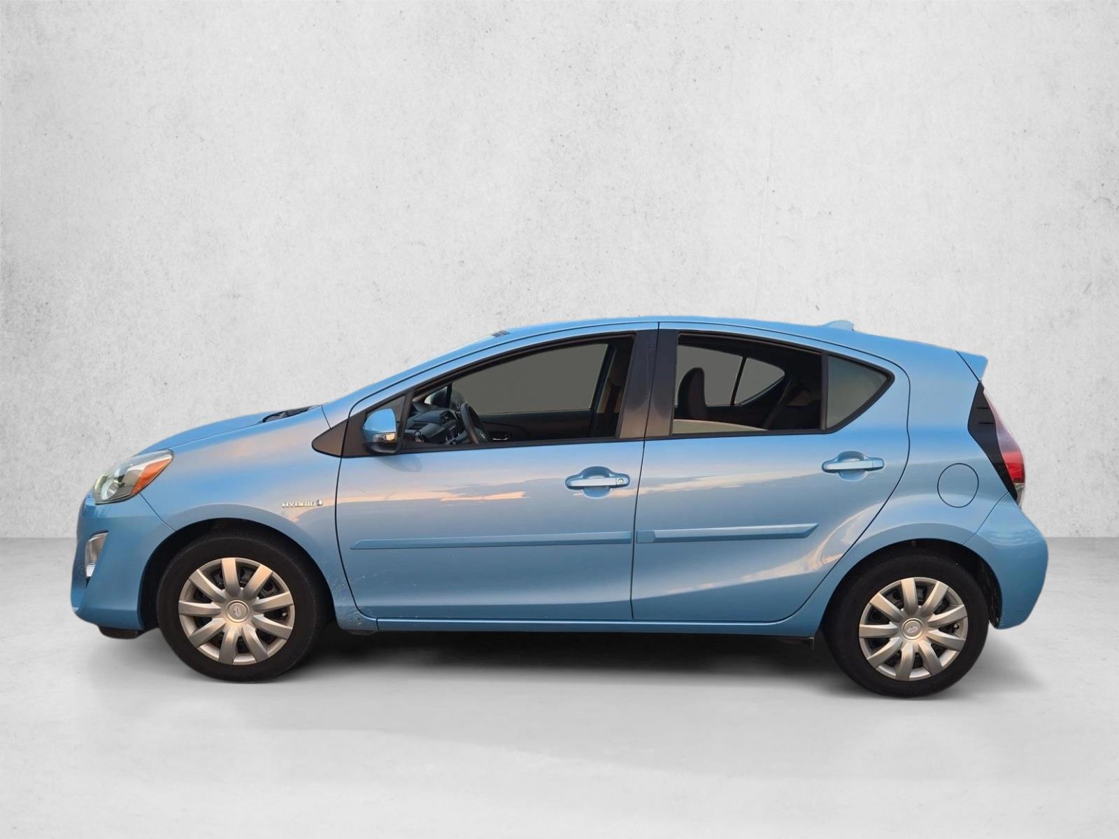 Thumbnail: 2015 Toyota Prius c - 2