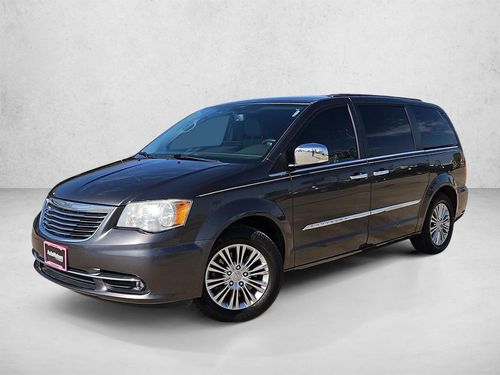 Thumbnail: 2015 Chrysler Town & Country - 1