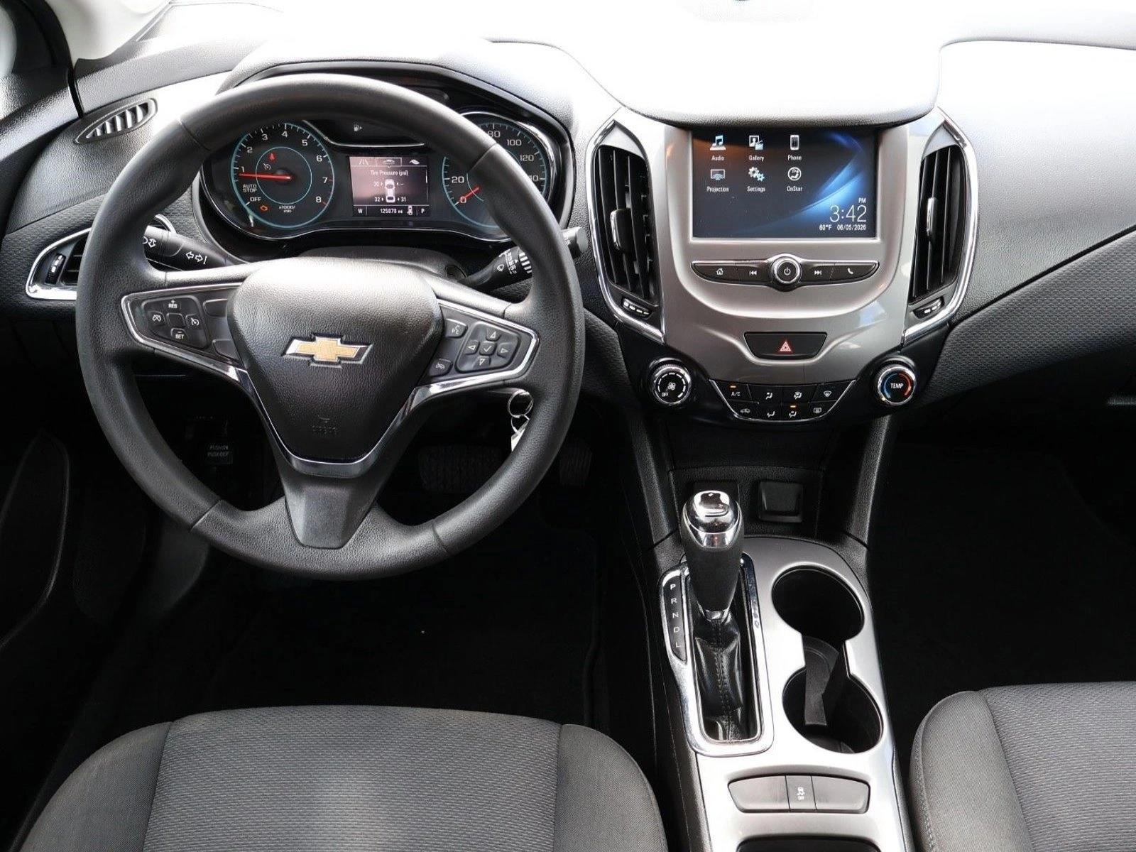 Thumbnail: 2018 Chevrolet Cruze - 4