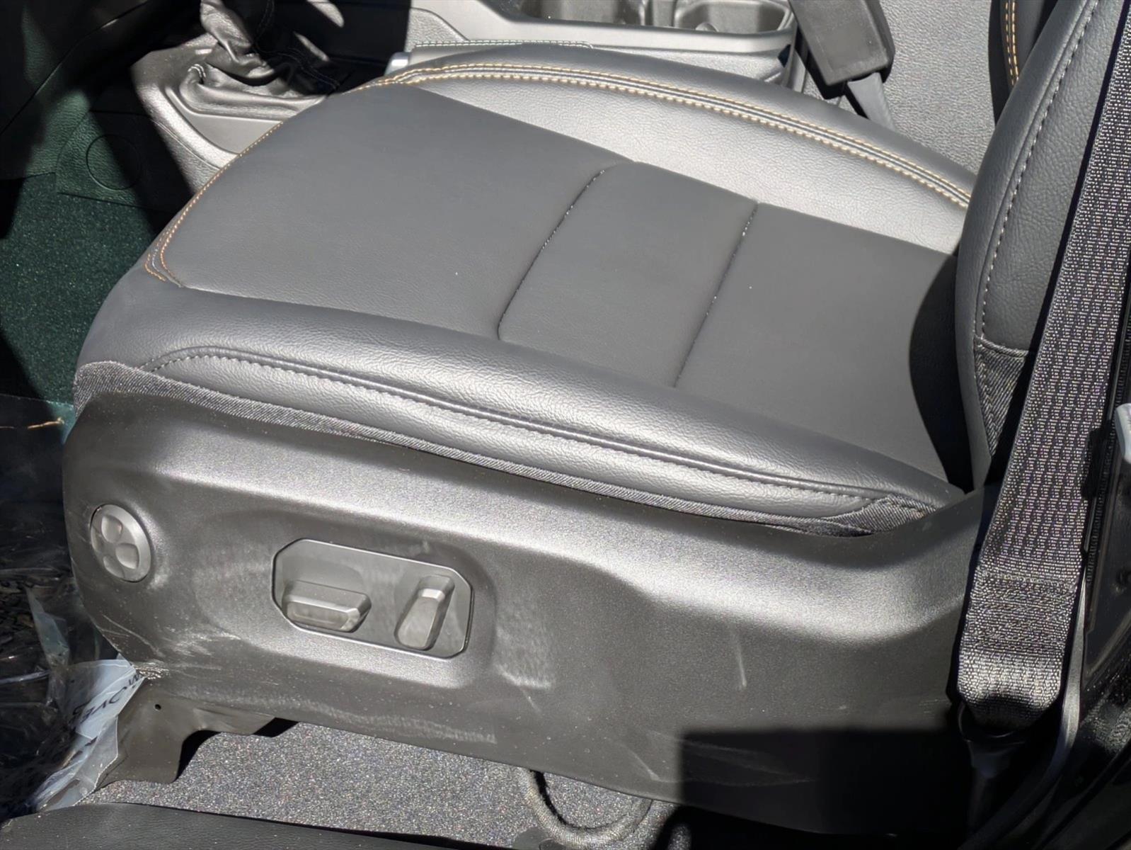 Thumbnail: 2025 Jeep Wrangler - 4