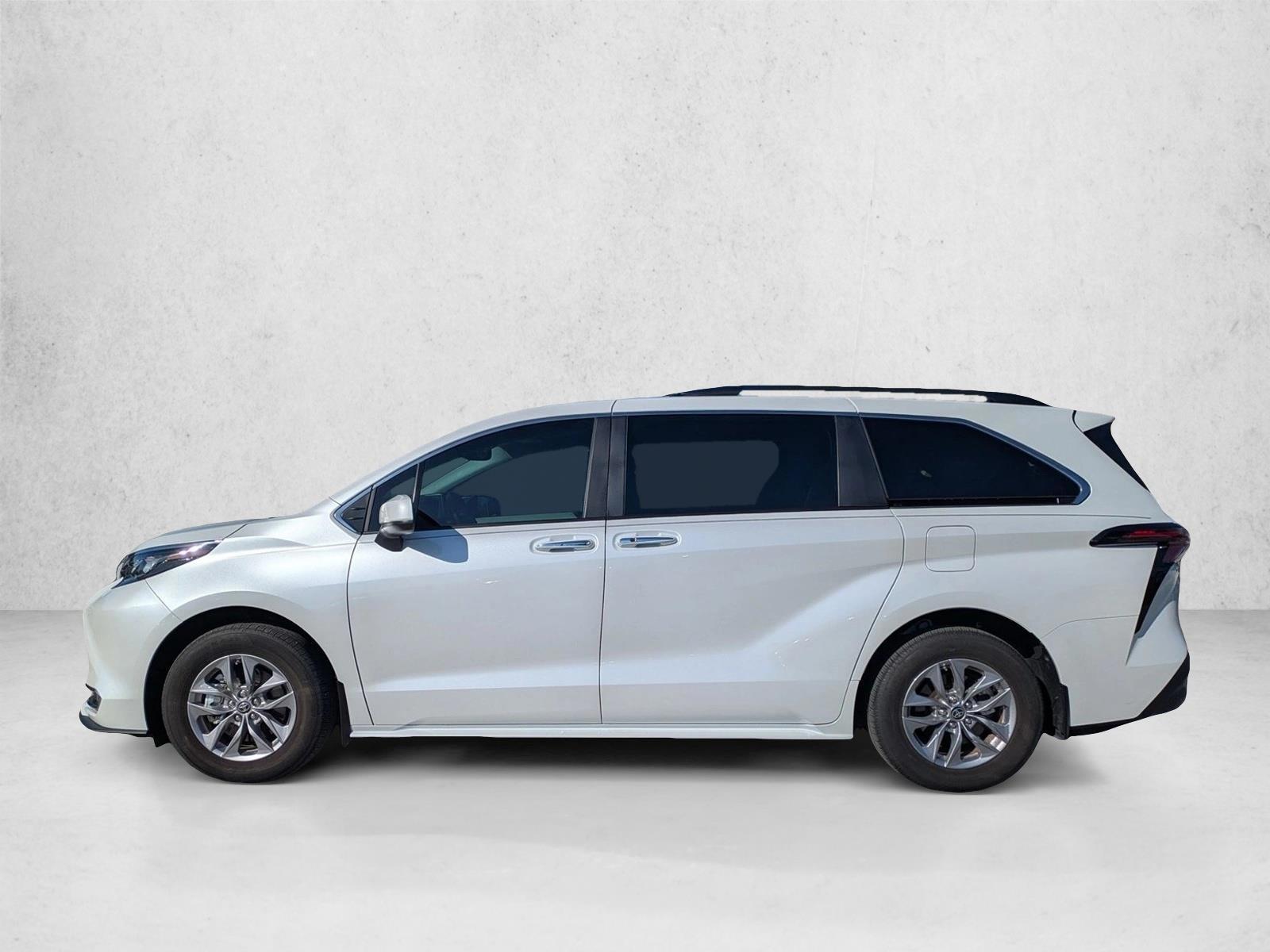 Thumbnail: 2024 Toyota Sienna - 2