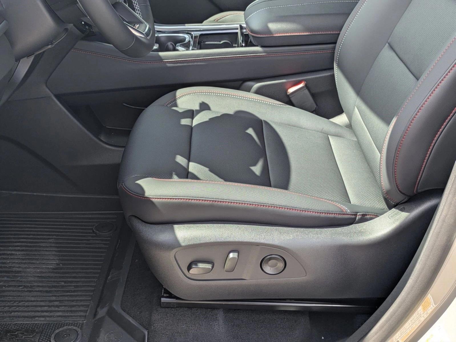 Thumbnail: 2026 Chevrolet Traverse - 5