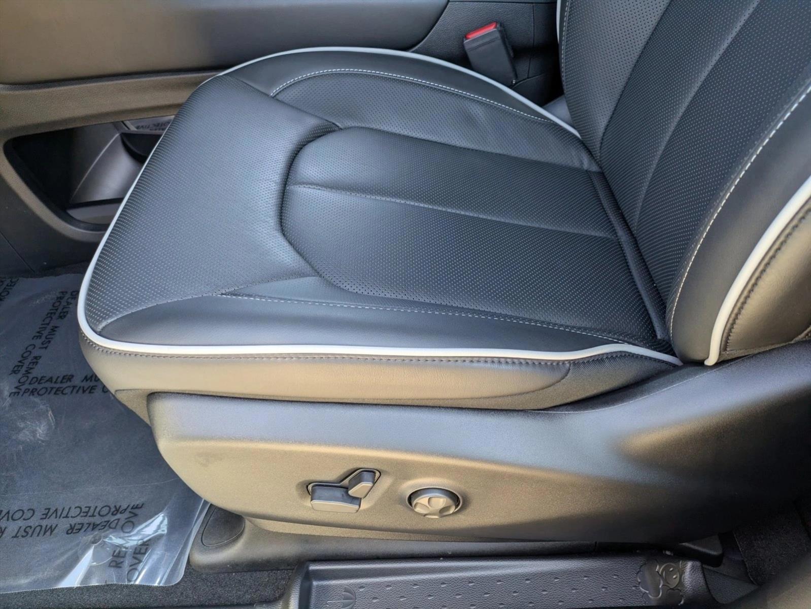 Thumbnail: 2026 Chrysler Pacifica - 3