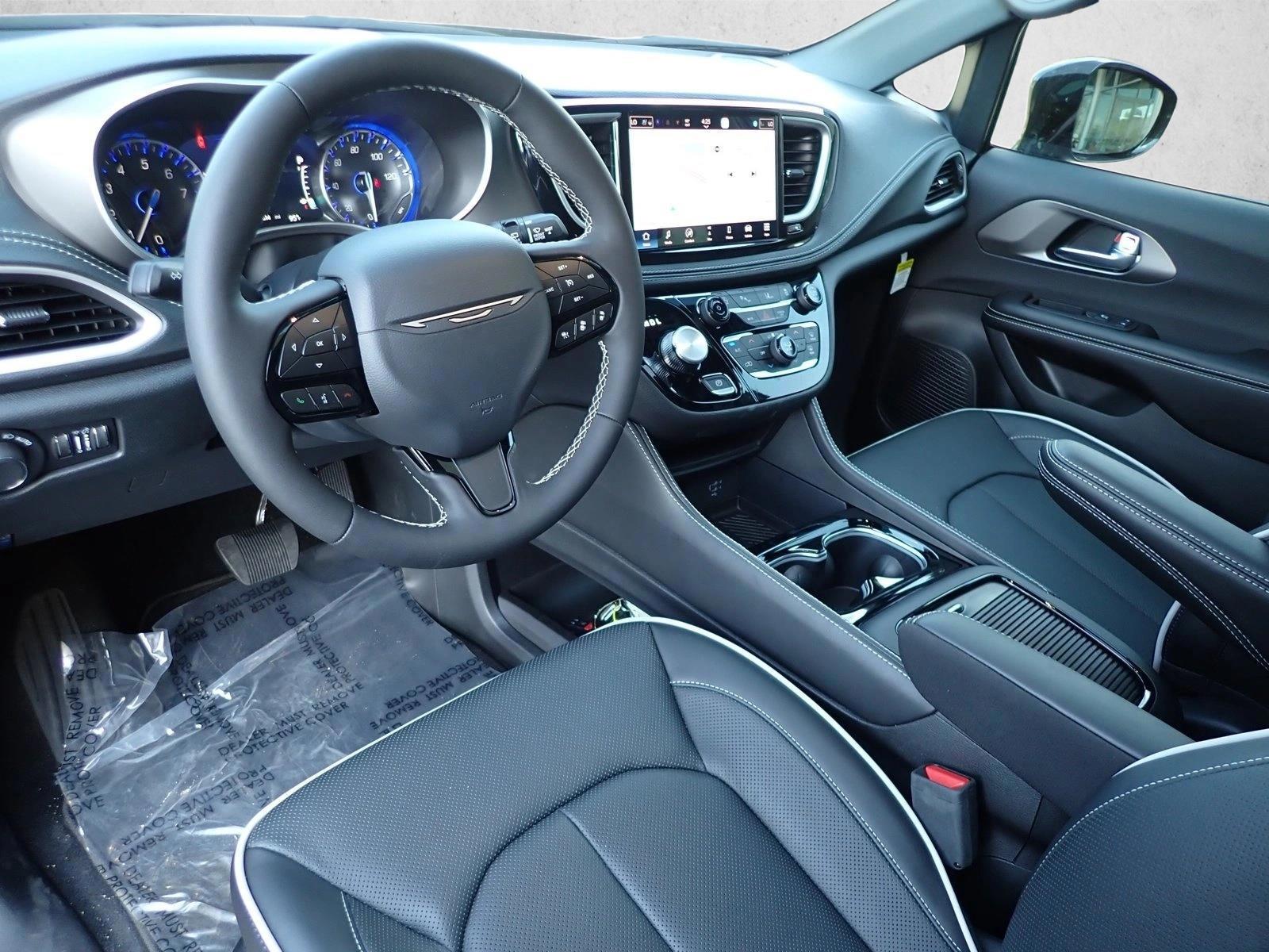 Thumbnail: 2027 Chrysler Pacifica - 3