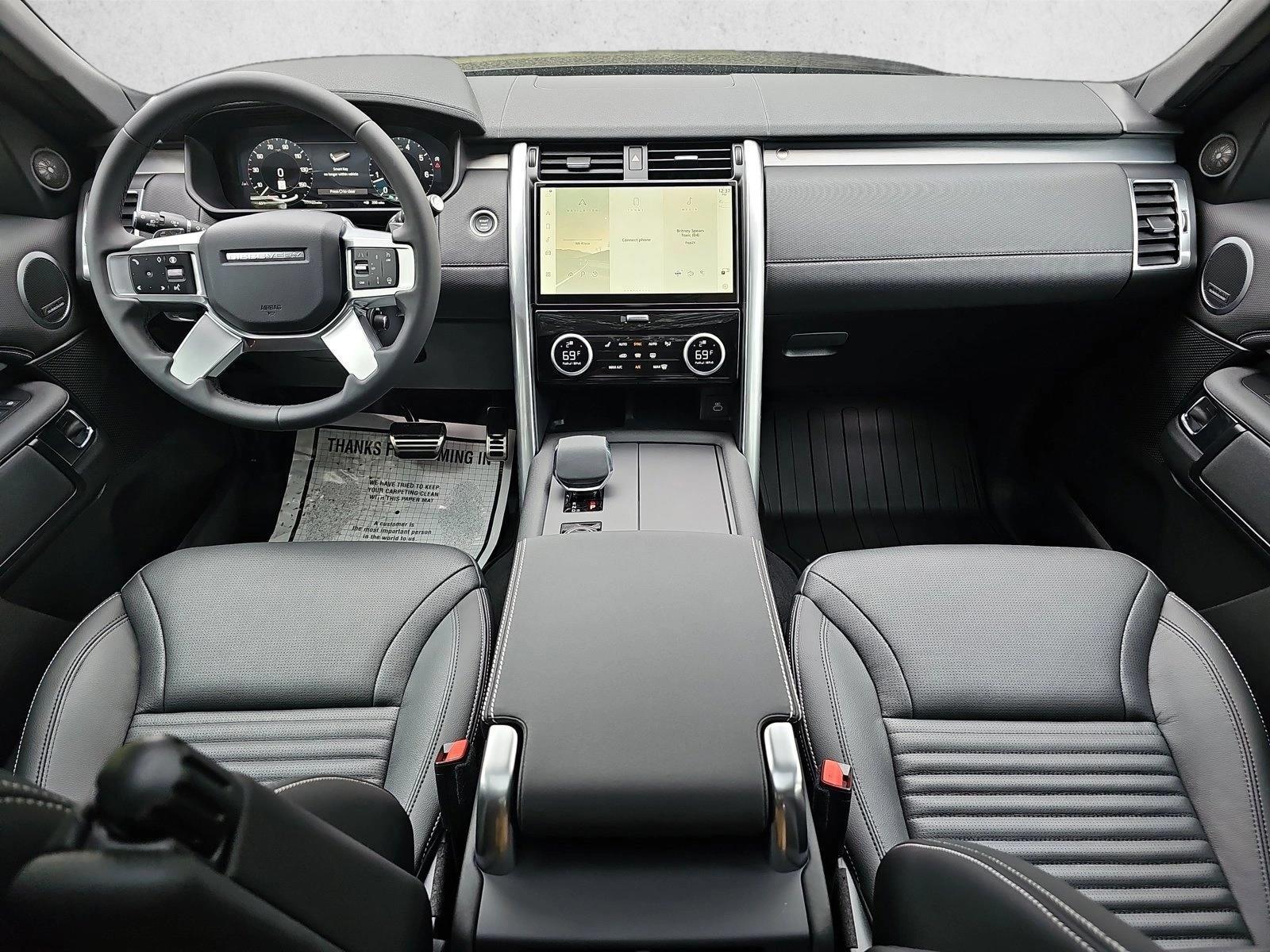 Thumbnail: 2024 Land Rover Discovery - 3