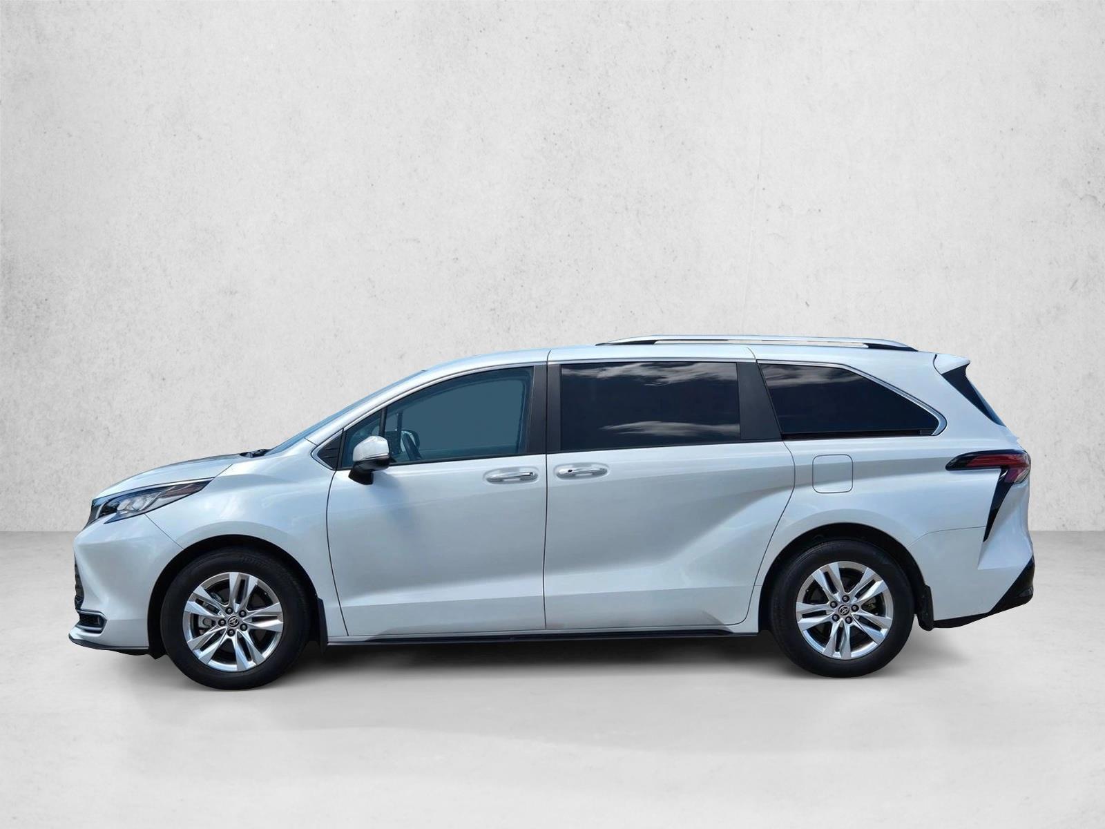 Thumbnail: 2023 Toyota Sienna - 2