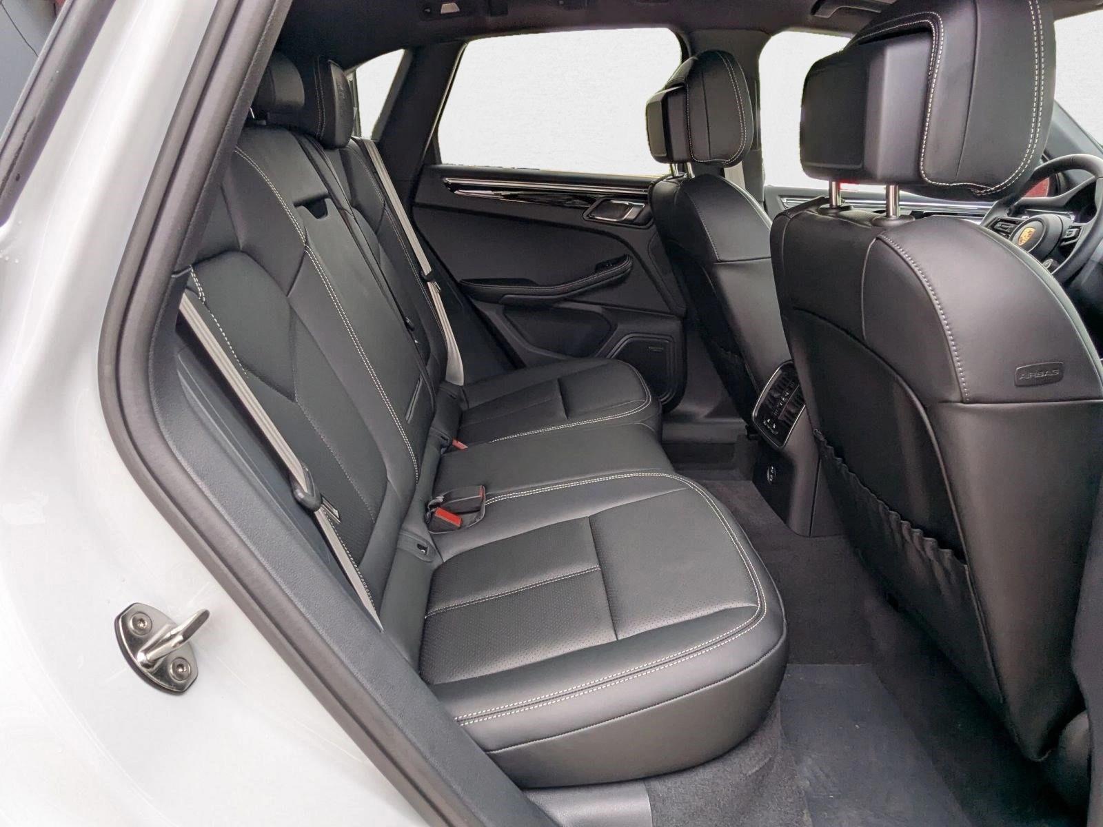 2026 Porsche Macan T - Photo 24