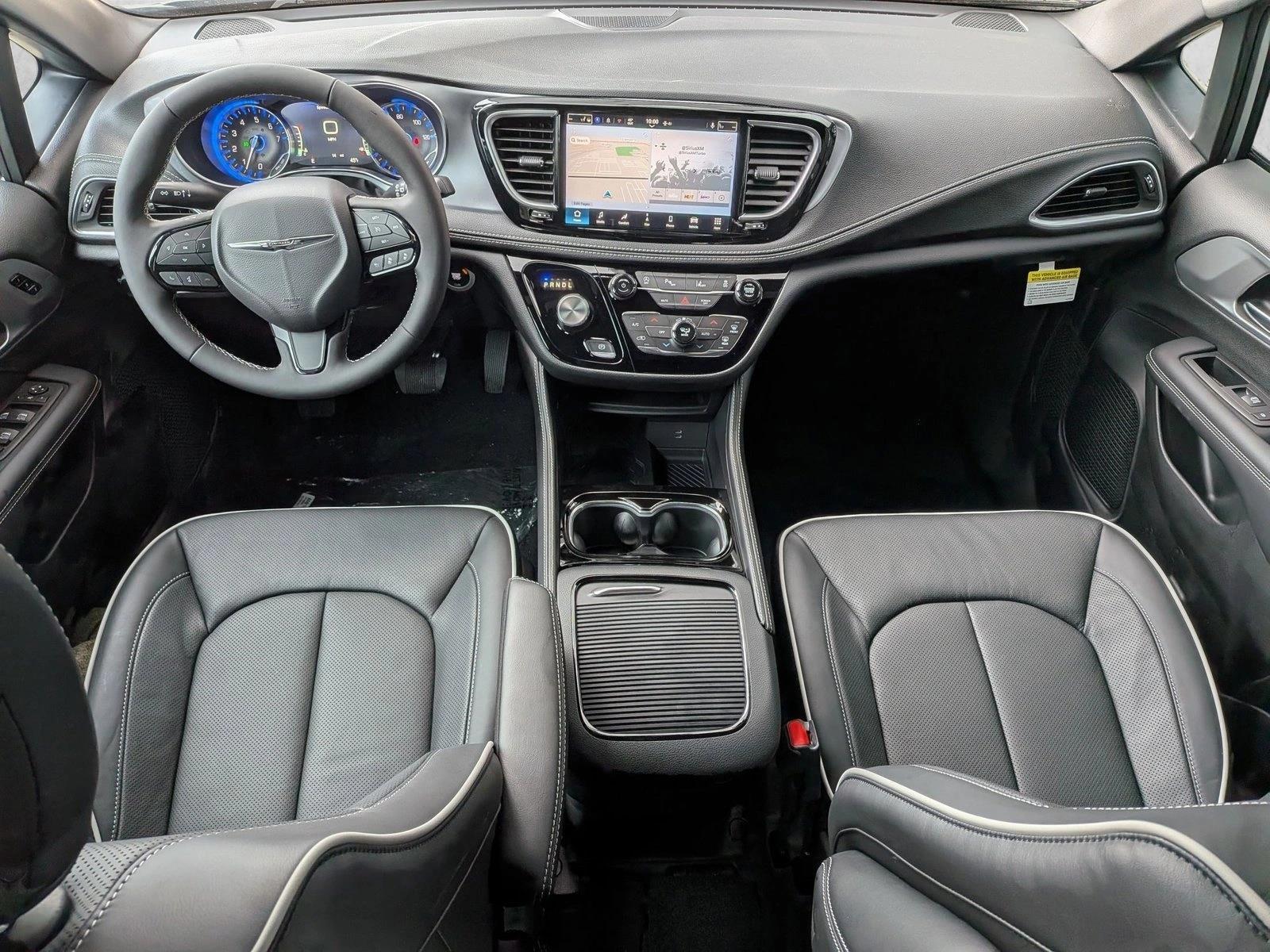 Thumbnail: 2026 Chrysler Pacifica - 4