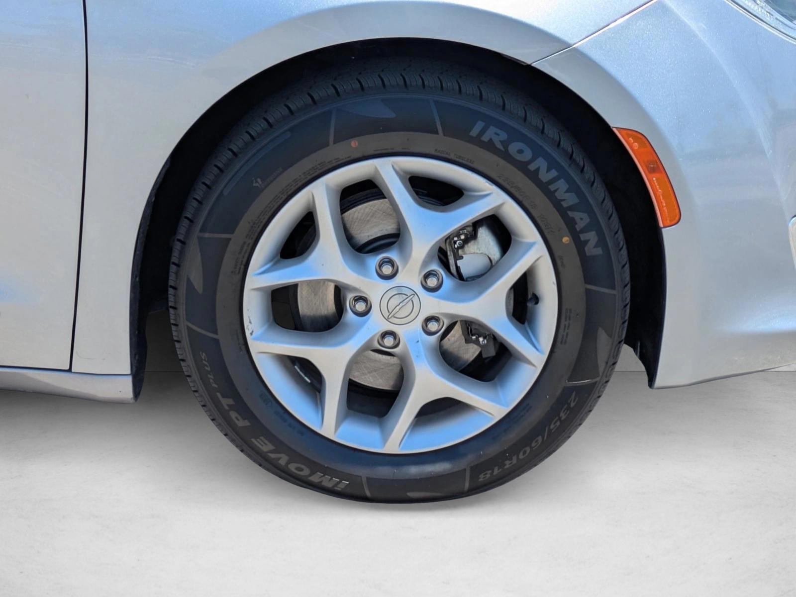 2019 Chrysler Pacifica Limited - Photo 24