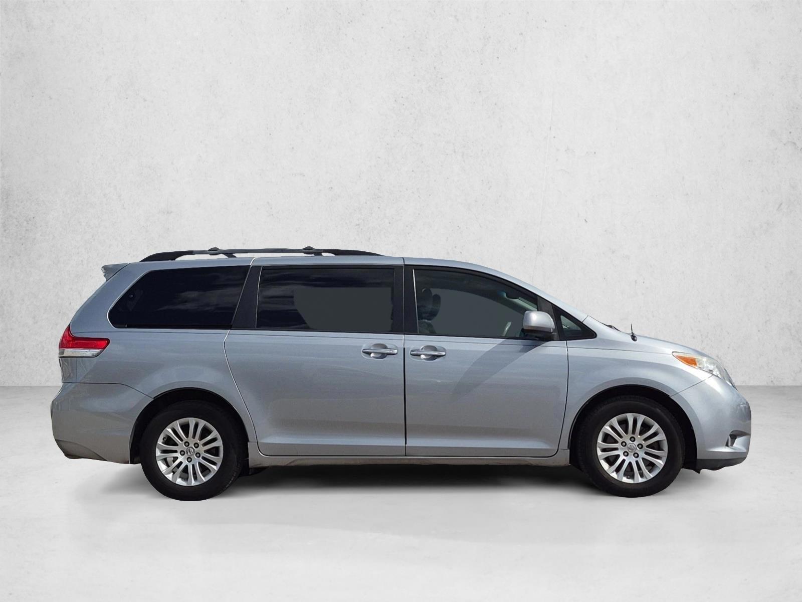 2014 Toyota Sienna, photo 4
