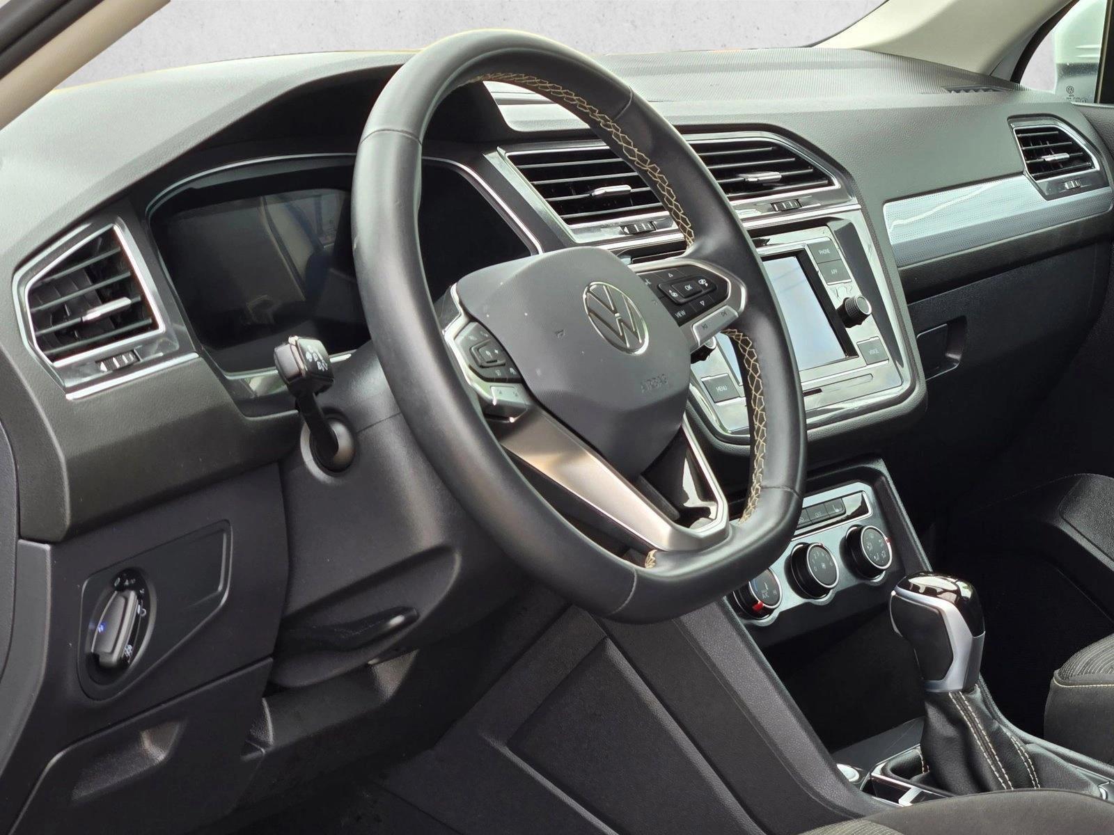 Thumbnail: 2023 Volkswagen Tiguan - 3