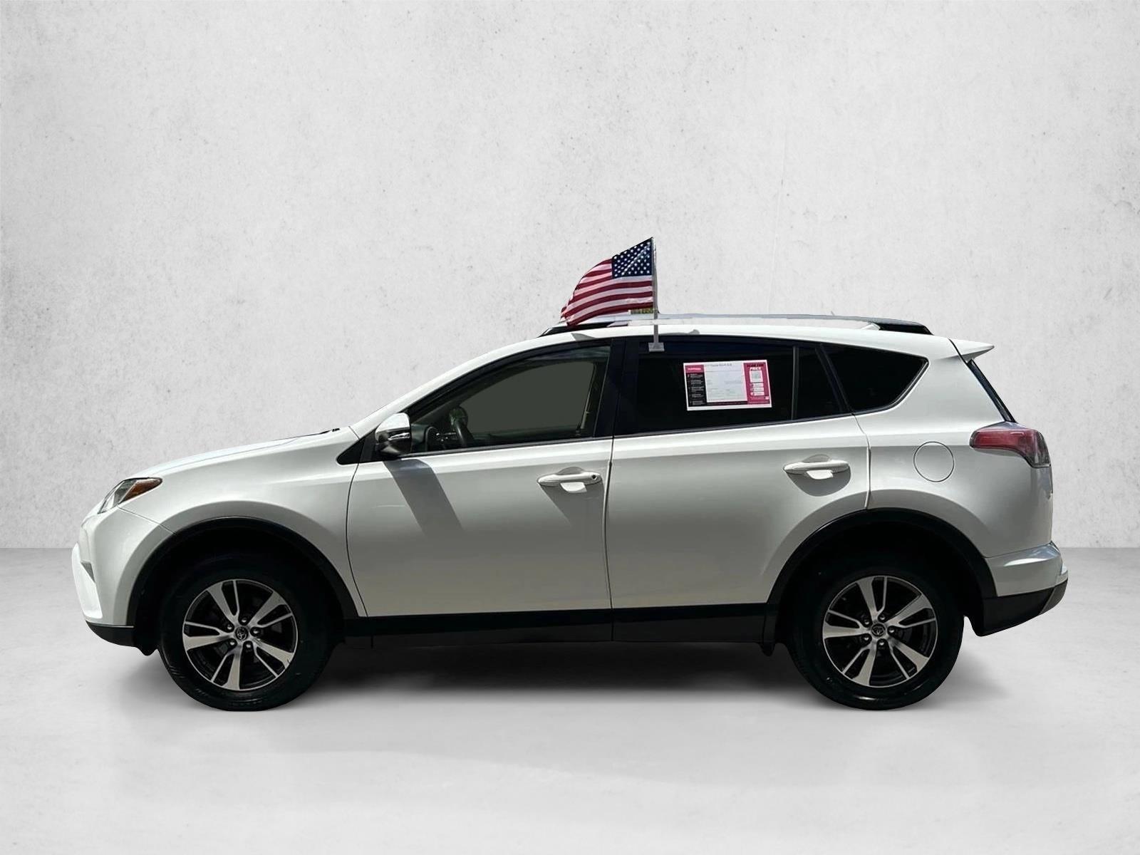 Thumbnail: 2017 Toyota RAV4 - 3