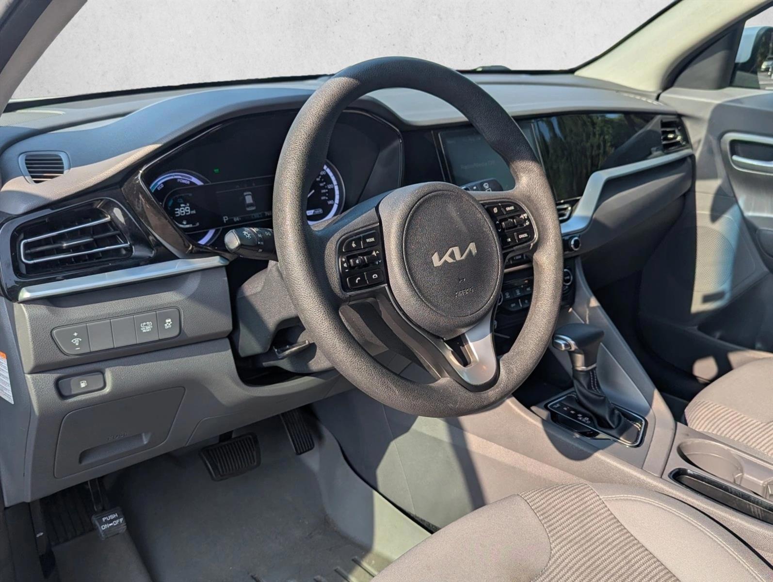 Thumbnail: 2022 Kia Niro - 3